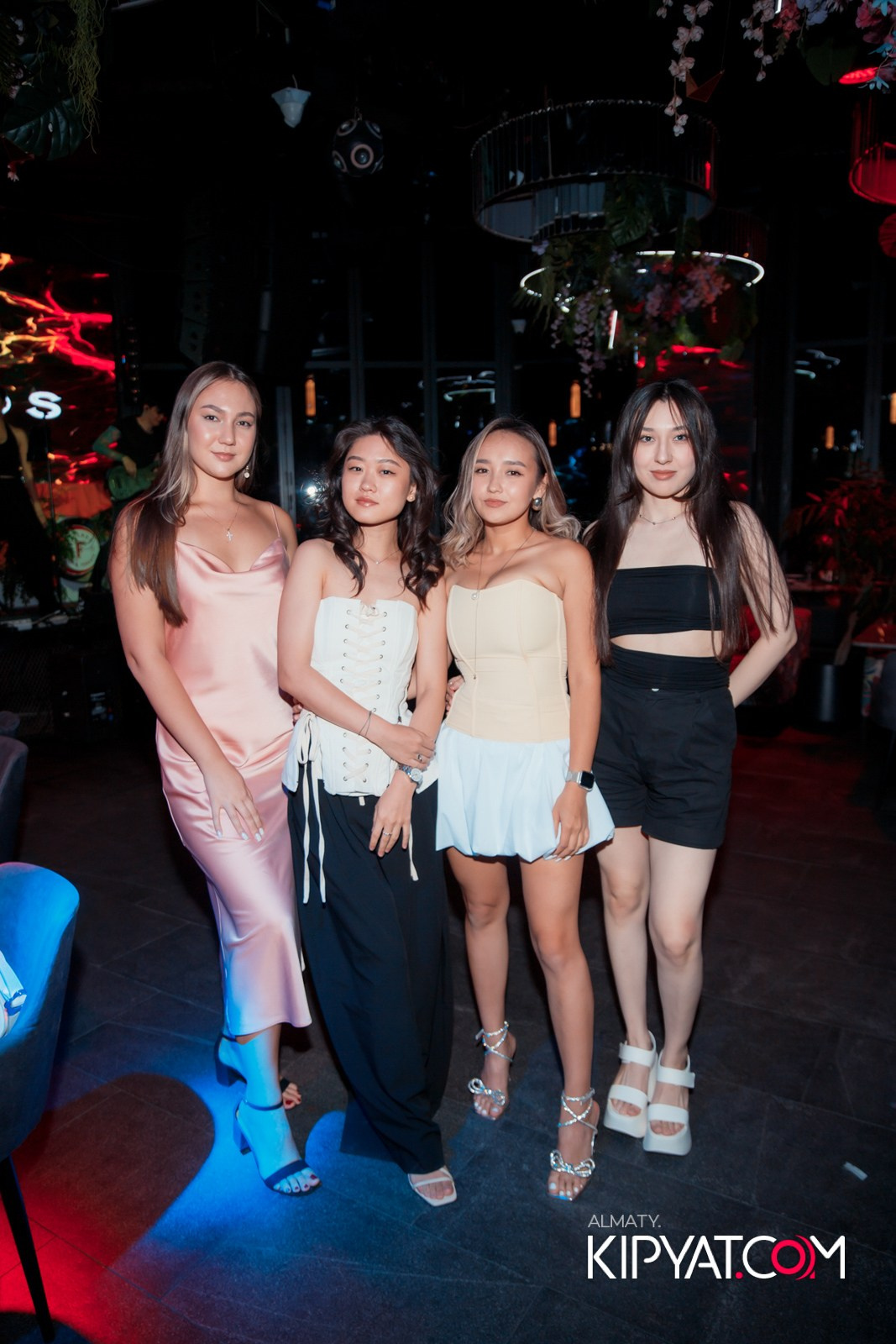 FRIENDS BAR & TERRACE. КИПЯТКОМ АЛМАТЫ!