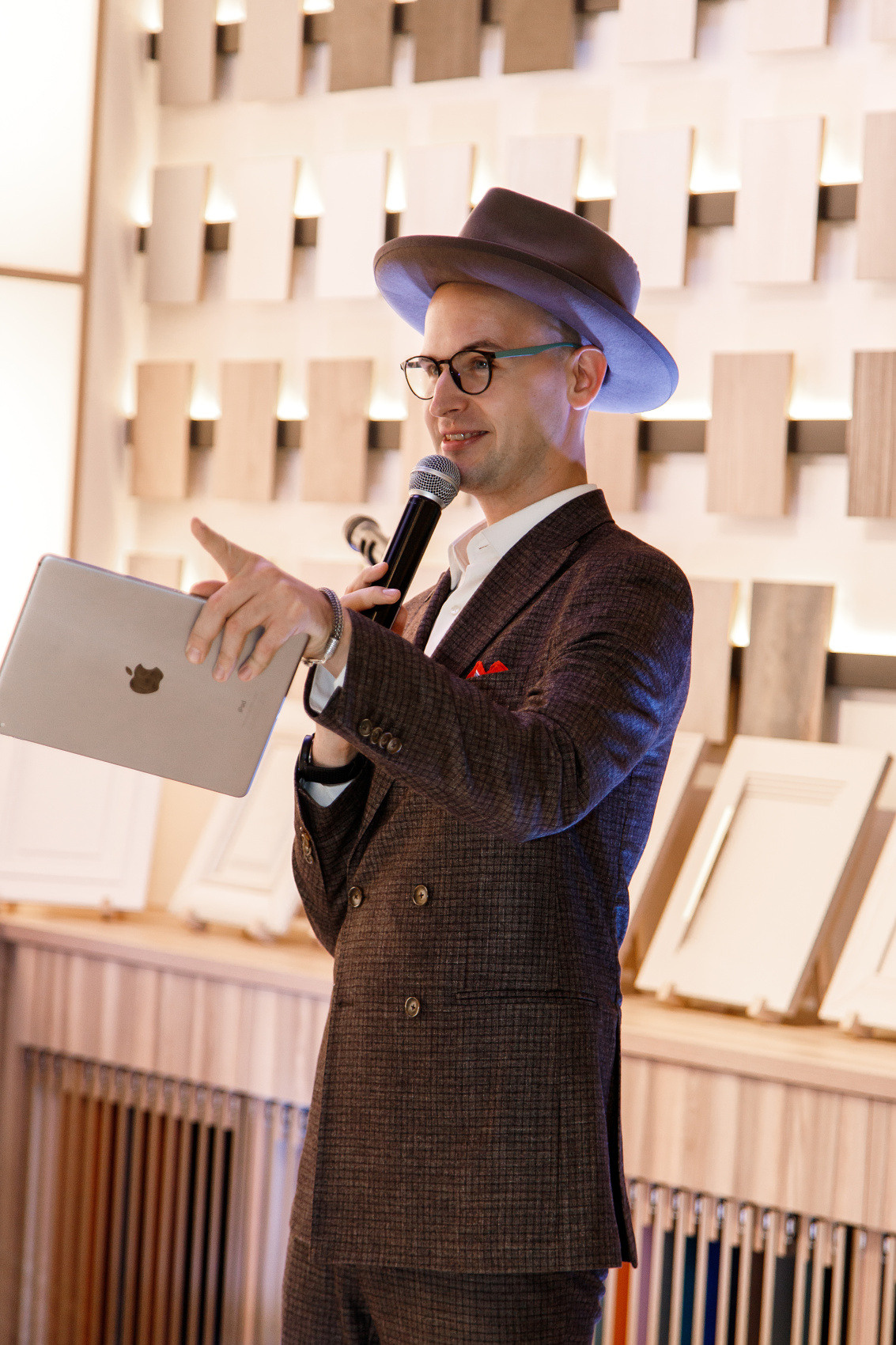 КОРПОРАТИВНЫЕ- Первая Плитная компания. Фотостудия во Всеволожске. Подходит для всех творческих проектов