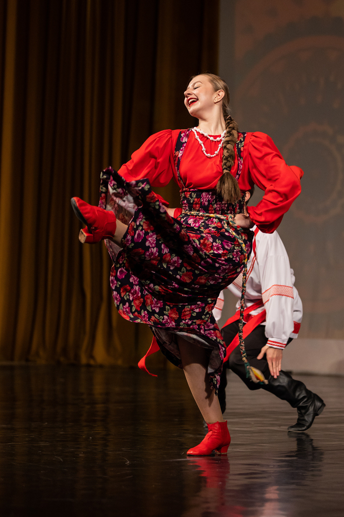 ТАНЦЫ. Фотостудия во Всеволожске. Подходит для всех творческих проектов