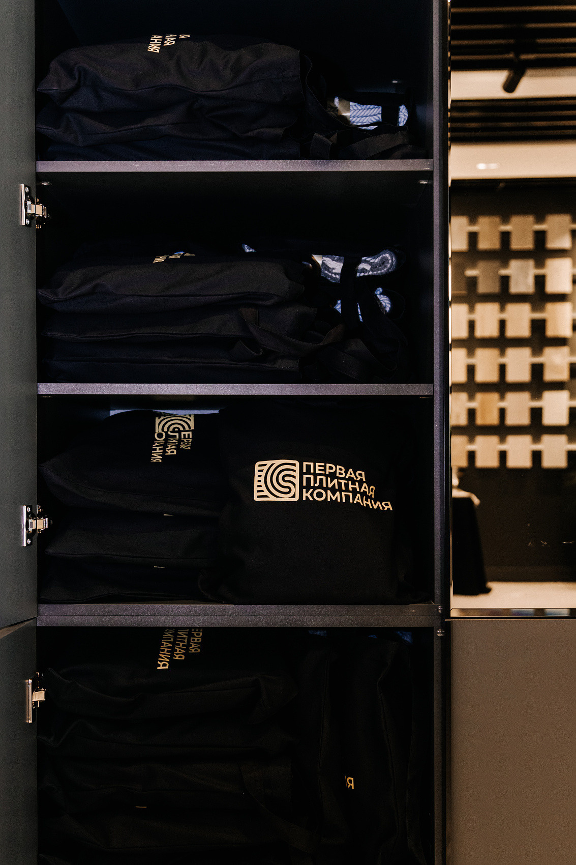 КОРПОРАТИВНЫЕ- Первая Плитная компания. Фотостудия во Всеволожске. Подходит для всех творческих проектов