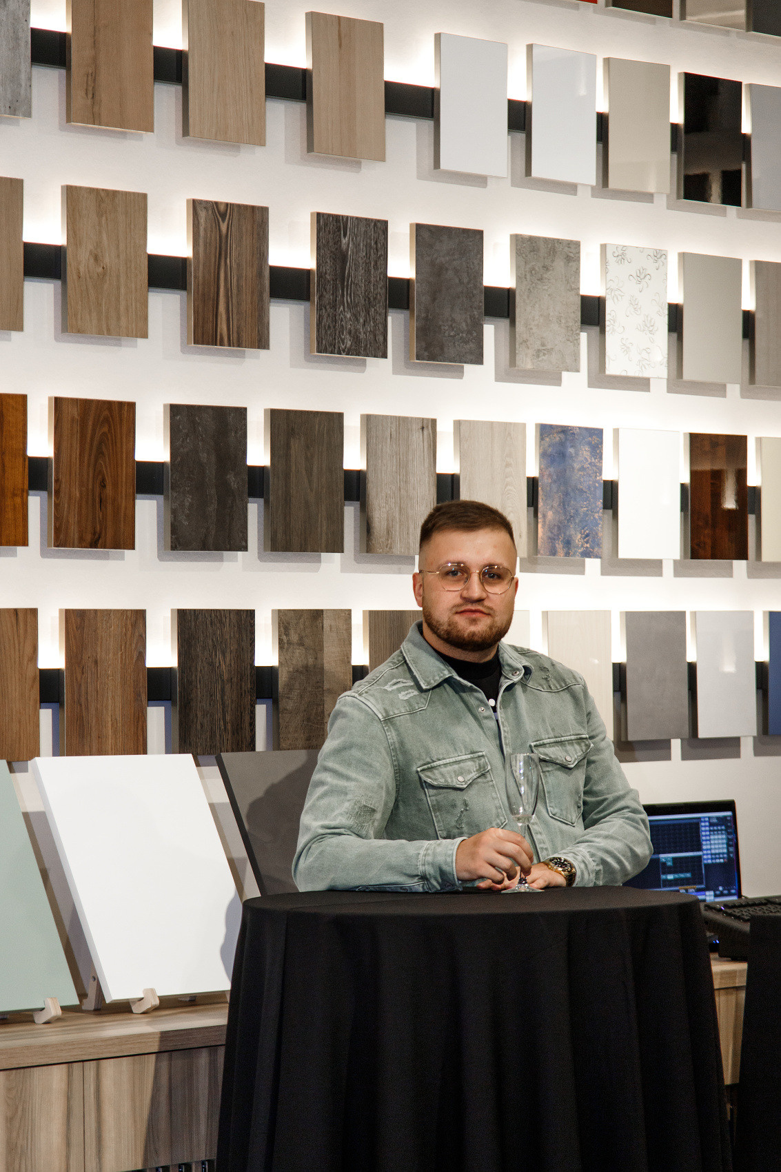 КОРПОРАТИВНЫЕ- Первая Плитная компания. Фотостудия во Всеволожске. Подходит для всех творческих проектов