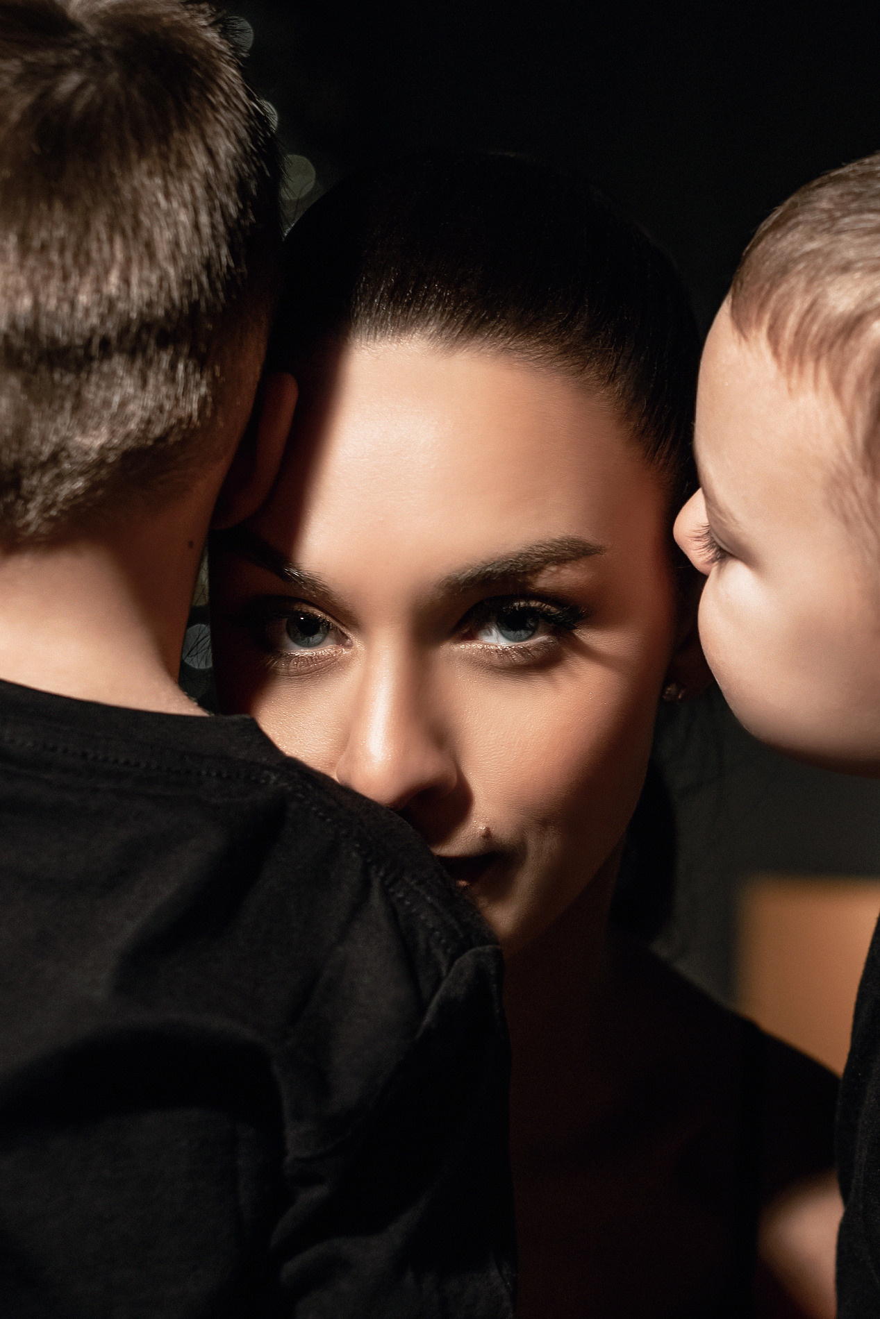 СЕМЬЯ. Фотостудия во Всеволожске. Подходит для всех творческих проектов