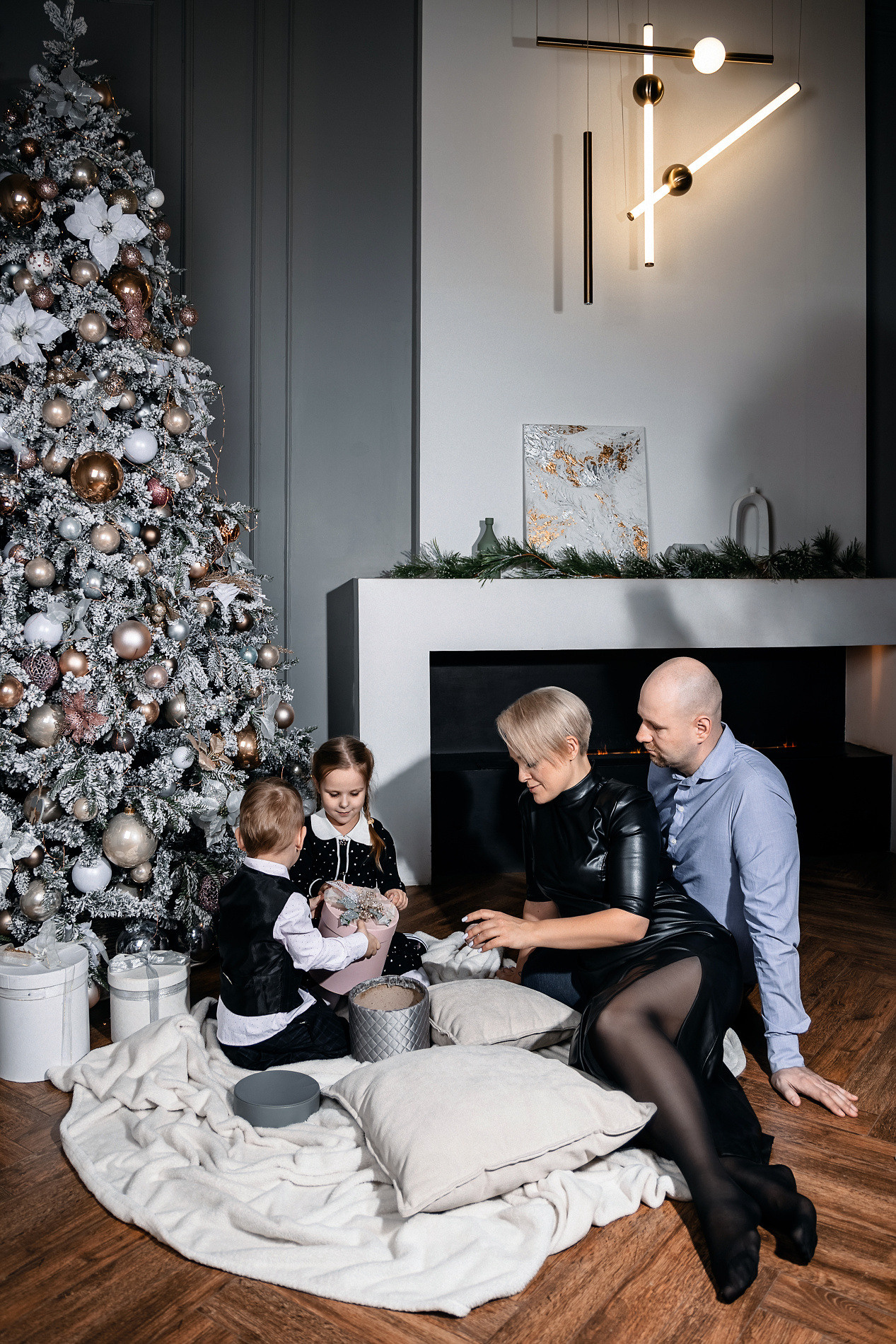 СЕМЬЯ. Фотостудия во Всеволожске. Подходит для всех творческих проектов