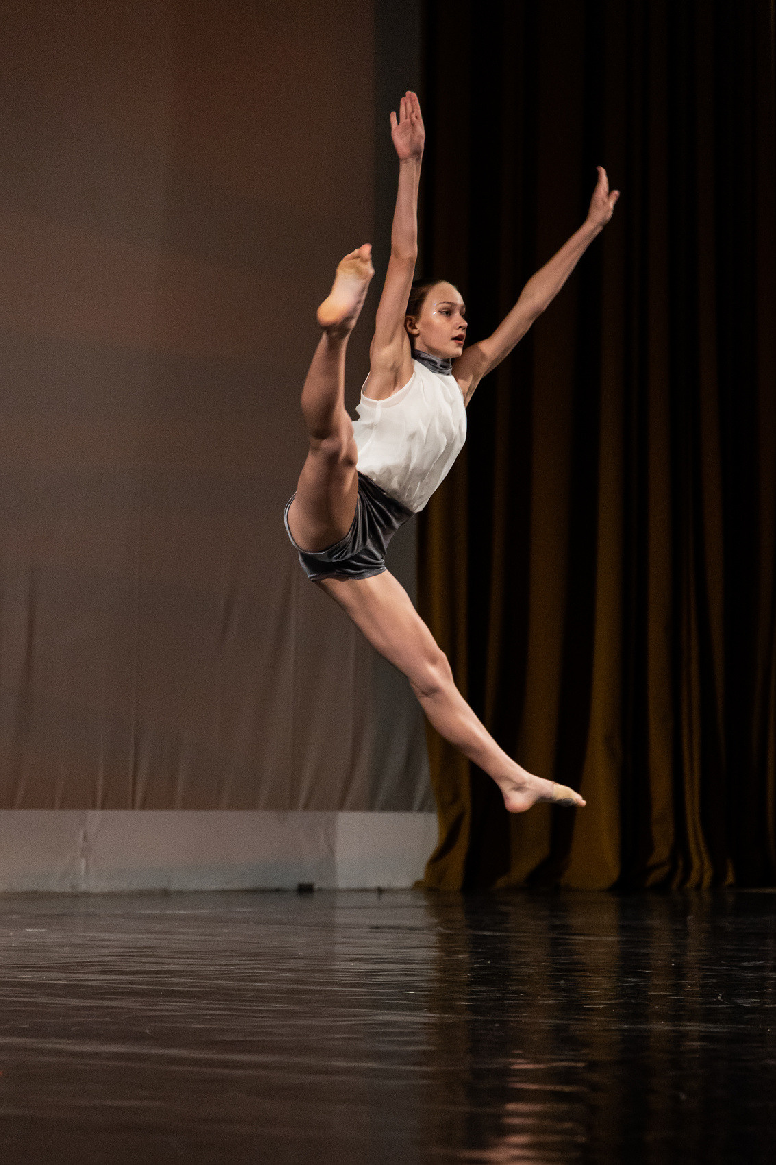 ТАНЦЫ. Фотостудия во Всеволожске. Подходит для всех творческих проектов