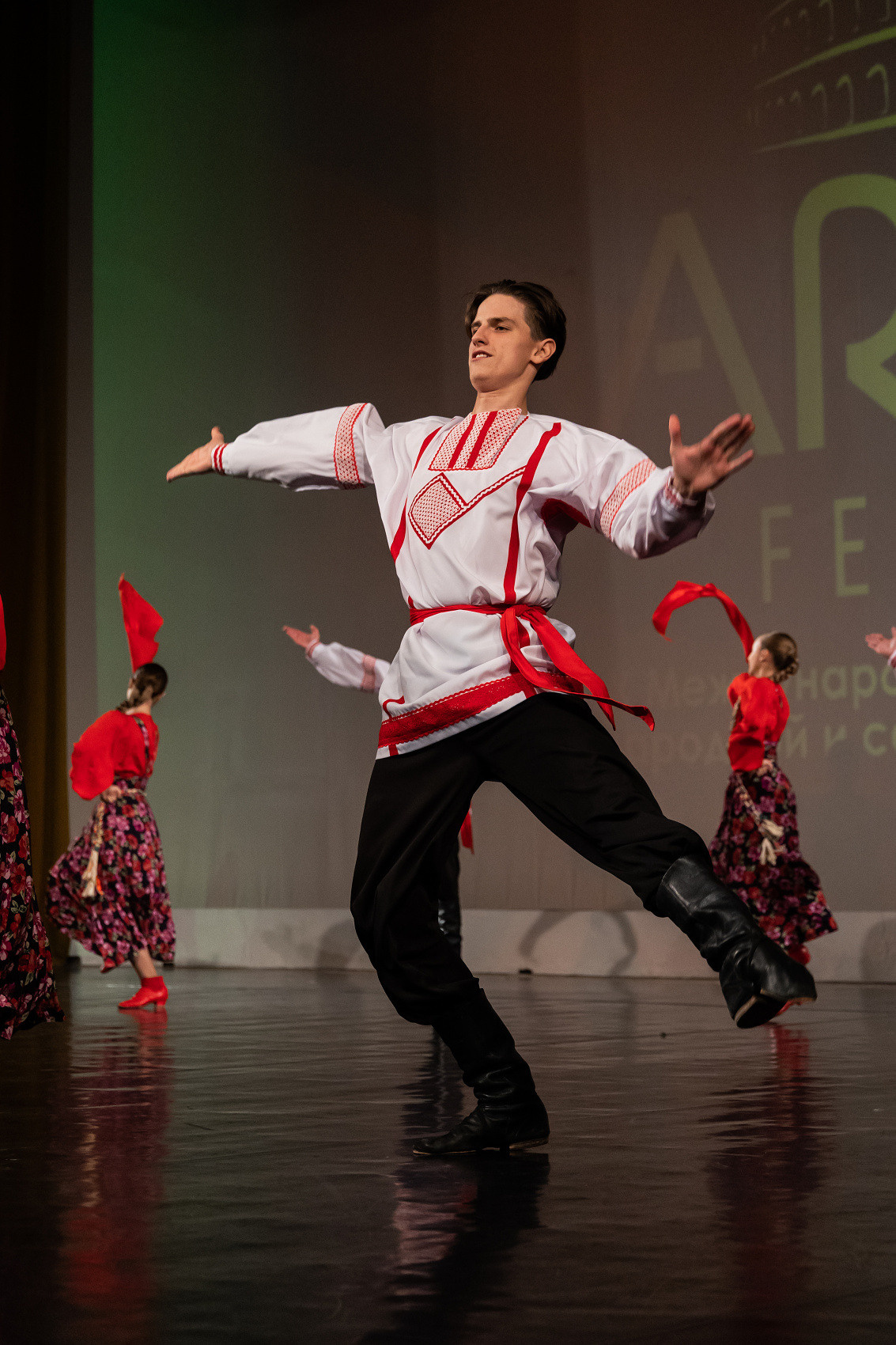 ТАНЦЫ. Фотостудия во Всеволожске. Подходит для всех творческих проектов