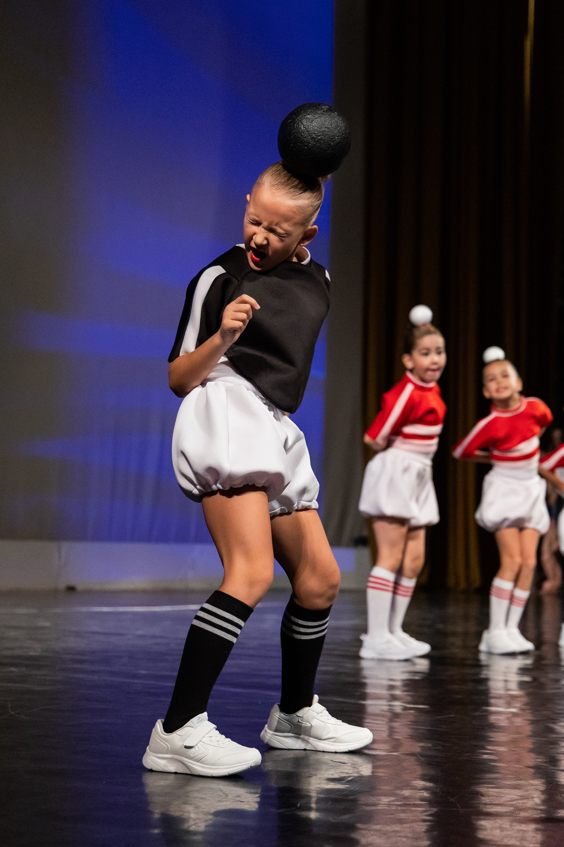 ТАНЦЫ. Фотостудия во Всеволожске. Подходит для всех творческих проектов