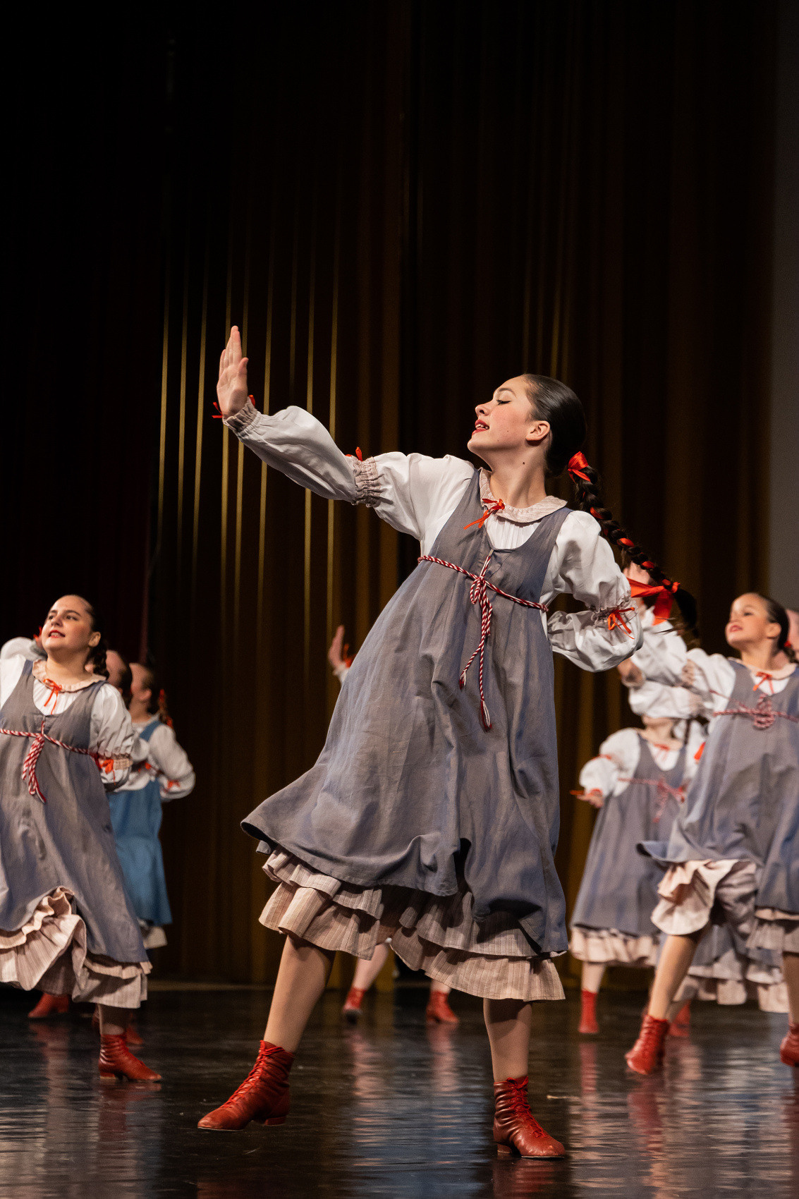 ТАНЦЫ. Фотостудия во Всеволожске. Подходит для всех творческих проектов