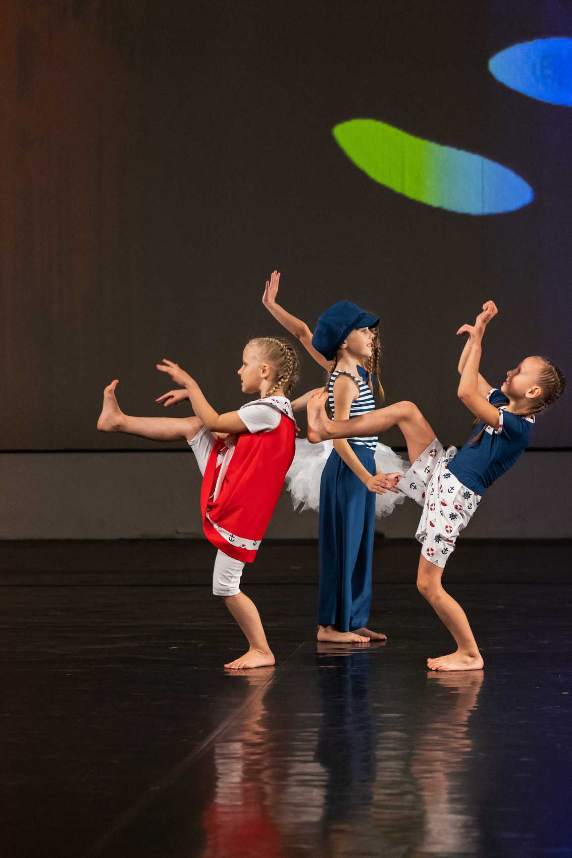 ТАНЦЫ. Фотостудия во Всеволожске. Подходит для всех творческих проектов