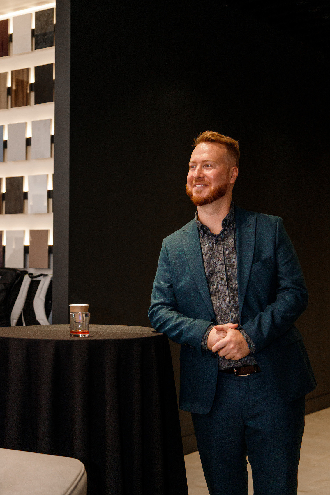 КОРПОРАТИВНЫЕ- Первая Плитная компания. Фотостудия во Всеволожске. Подходит для всех творческих проектов