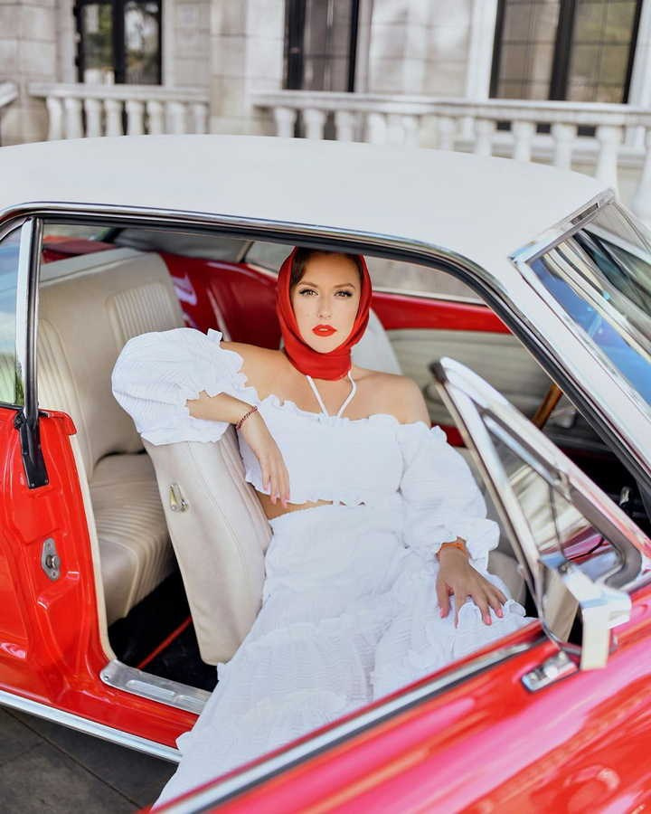 Съёмка в парке — романтичные кадры у прудов и на мостиках среди природы