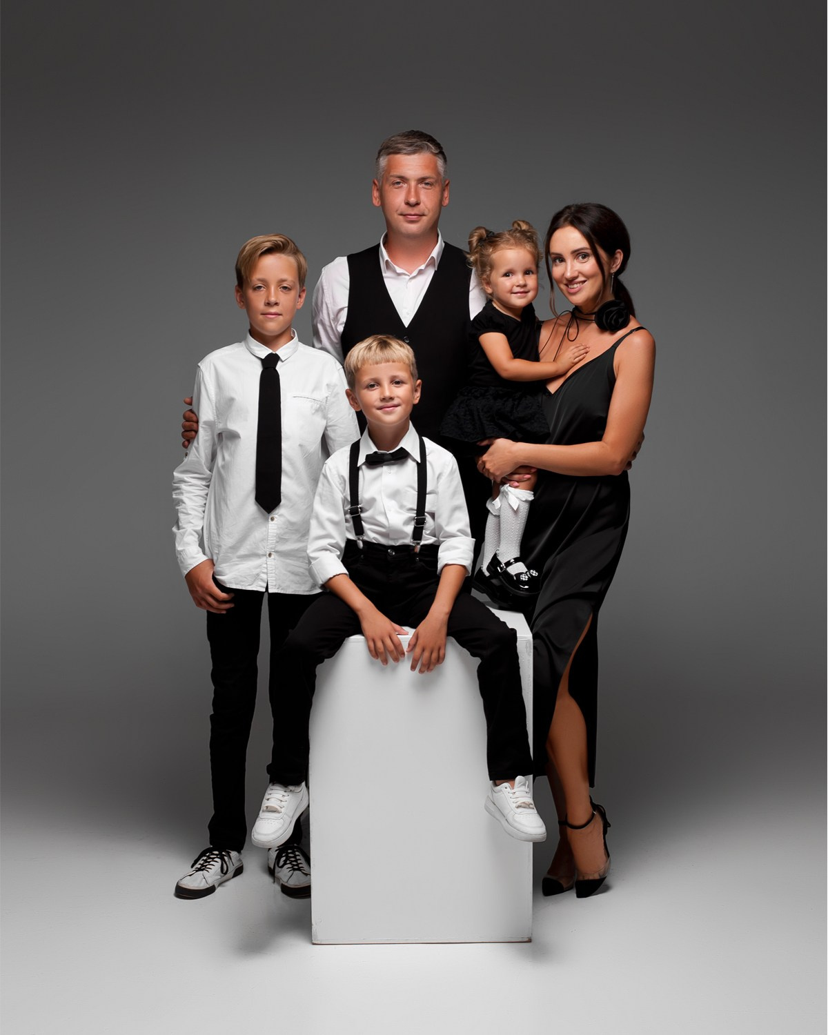 Семейная Фотосессия в Москве в стиле минимализм. Фотосъёмка в стиле VOGUE "под ключ". Опыт работы более 6 лет. 