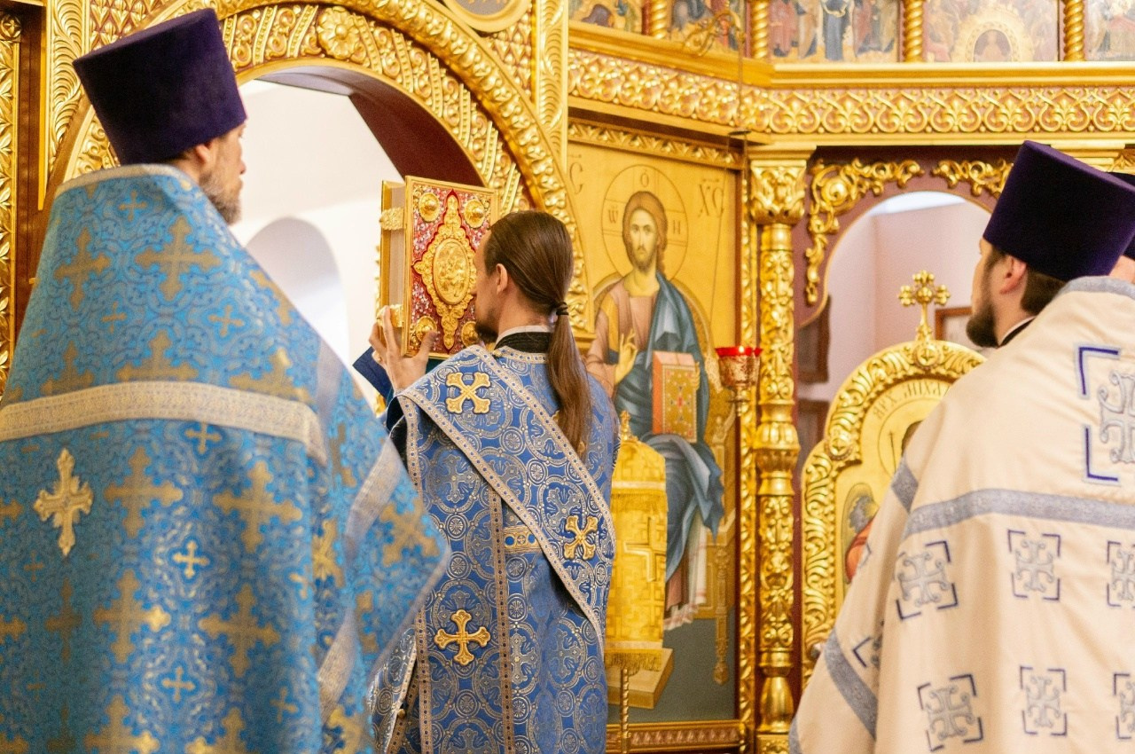 Божественная Литургия в Престольный Праздник в честь иконы Божией Матери именуемой «Скоропослушница». Саратовское Северо-Западное благочиние