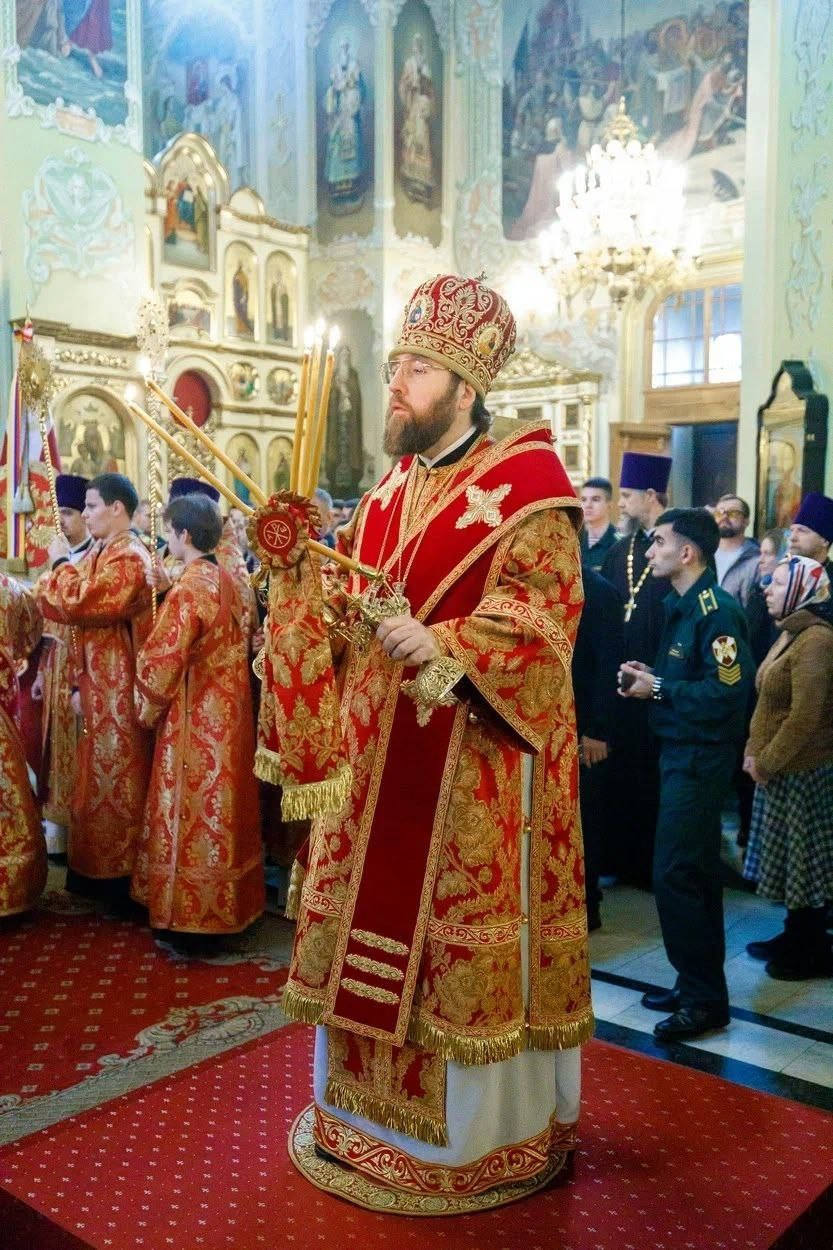 Благочинный Северо-Западного округа принял участие в Архиерейском Богослужении в соборе Покрова Пресвятой Богородицы. Саратовское Северо-Западное благочиние