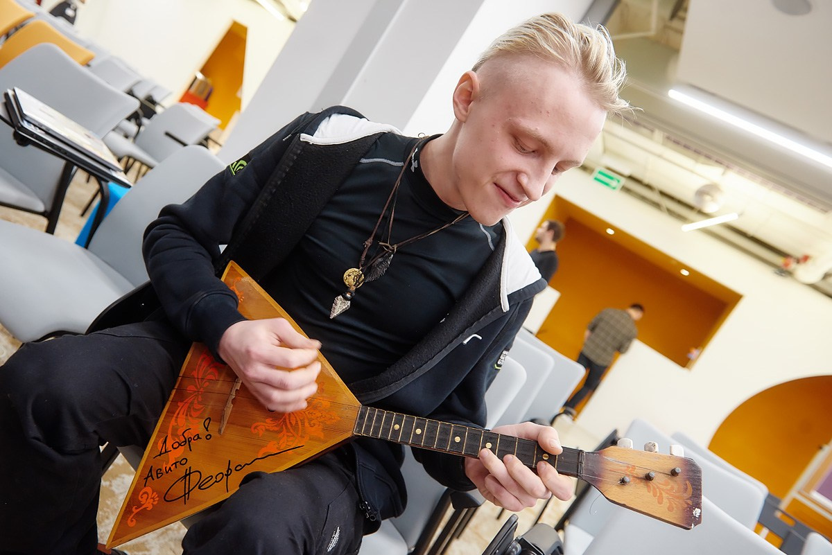 Нейромонах Феофан в Avito. Репортажный фотограф в Москве Вадим Францев