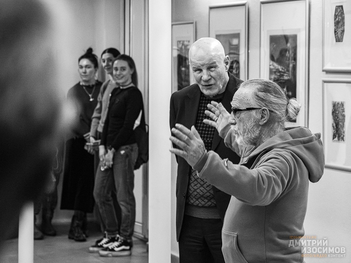 Открытие выставки Олега Яхнина