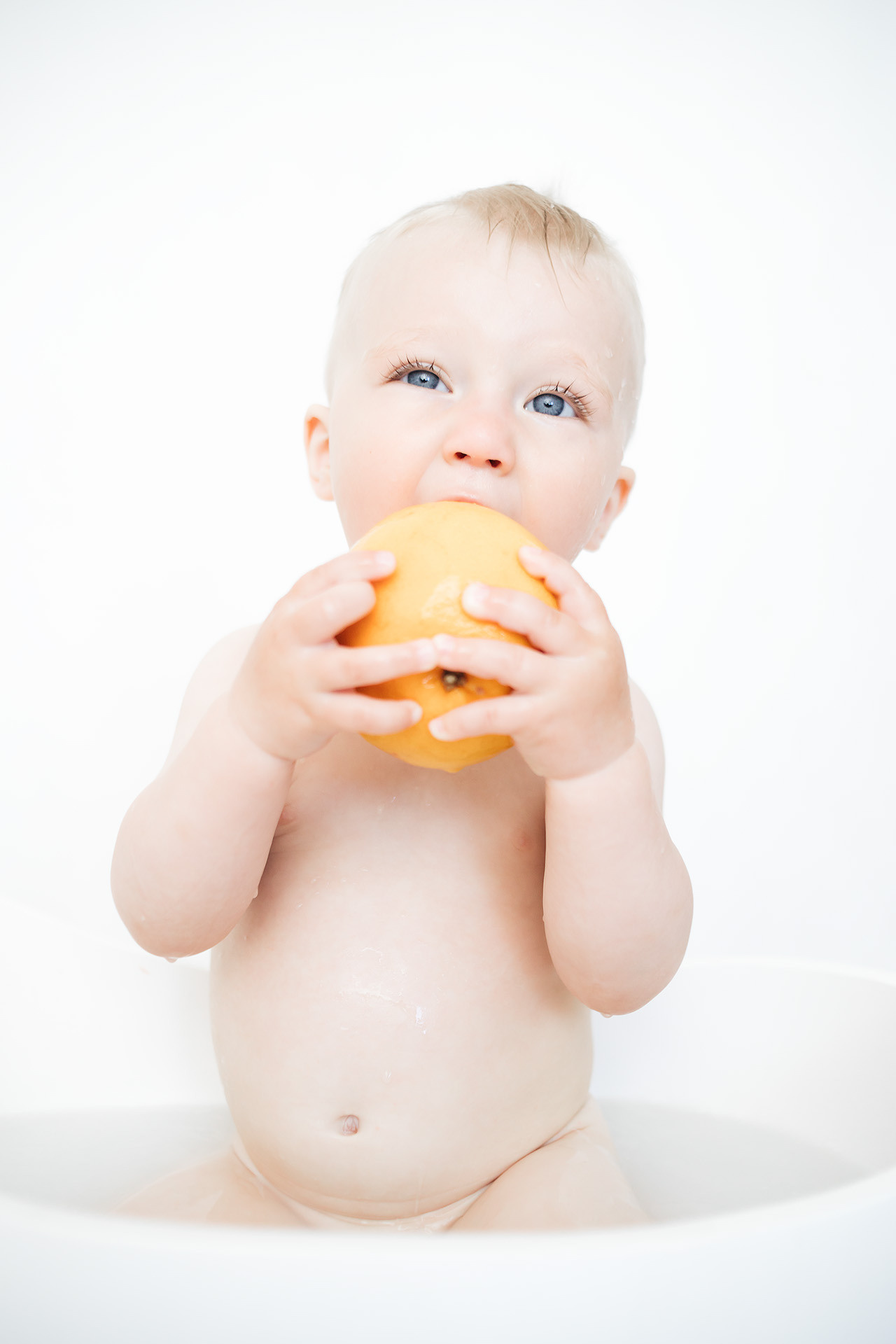 Купание в ванночке. Семейный и детский фотограф в Санкт-Петербурге Авдошова Надежда