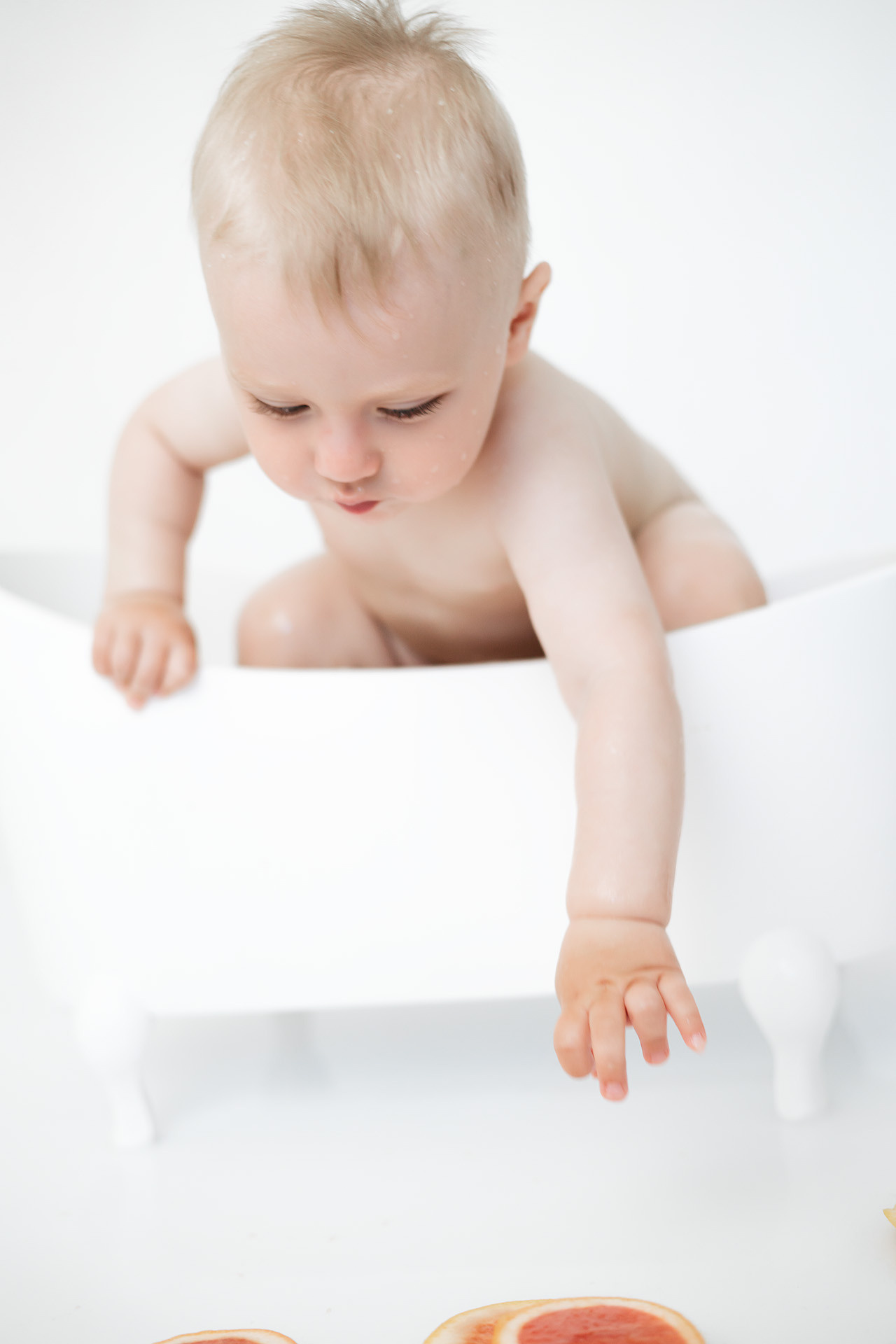 Купание в ванночке. Семейный и детский фотограф в Санкт-Петербурге Авдошова Надежда