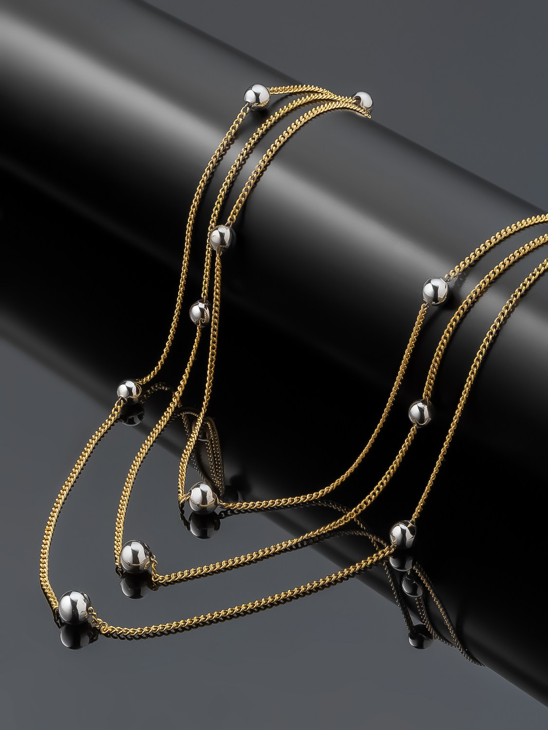 Фотосъемка бижутерии на черном фоне для маркетплейсов в Ростове