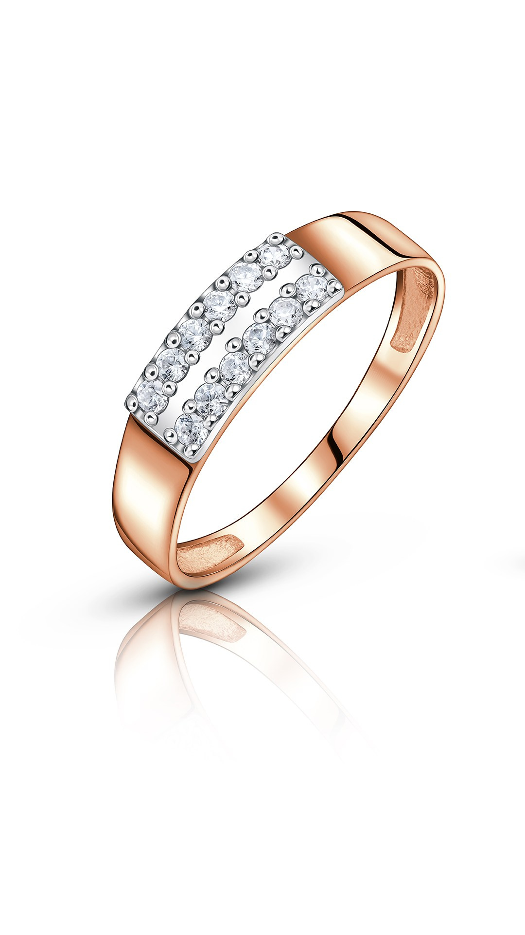 Фотосъемка золотого кольца с бриллиантами на белом фоне с отражением 