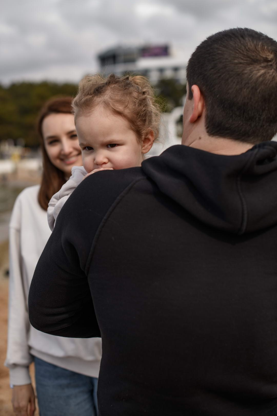 Семейная фотосессия осенью на берегу моря в Геленджике — фотограф Жанна Шестопалова