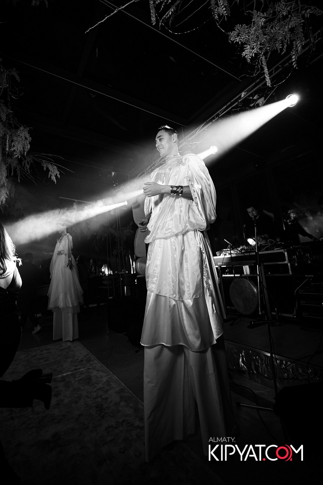 EDEN BAR & RESTAURANT. КИПЯТКОМ АЛМАТЫ!