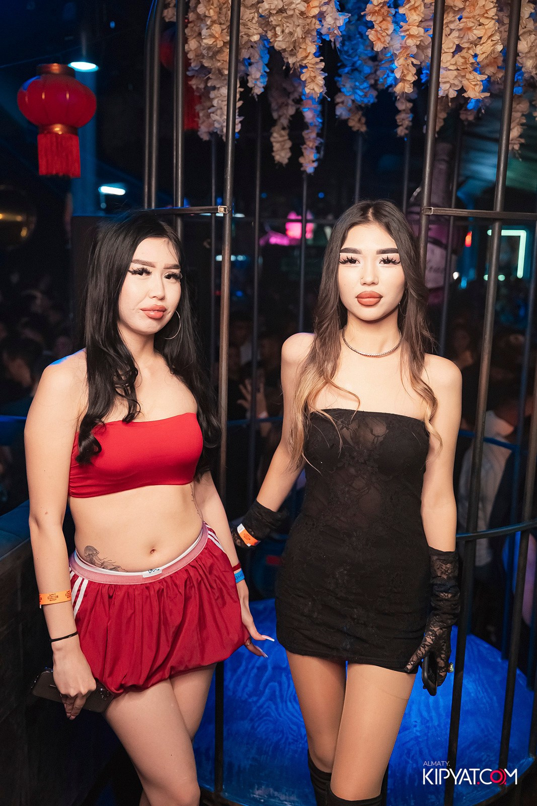 UYAT ЕМES BAR. КИПЯТКОМ АЛМАТЫ!