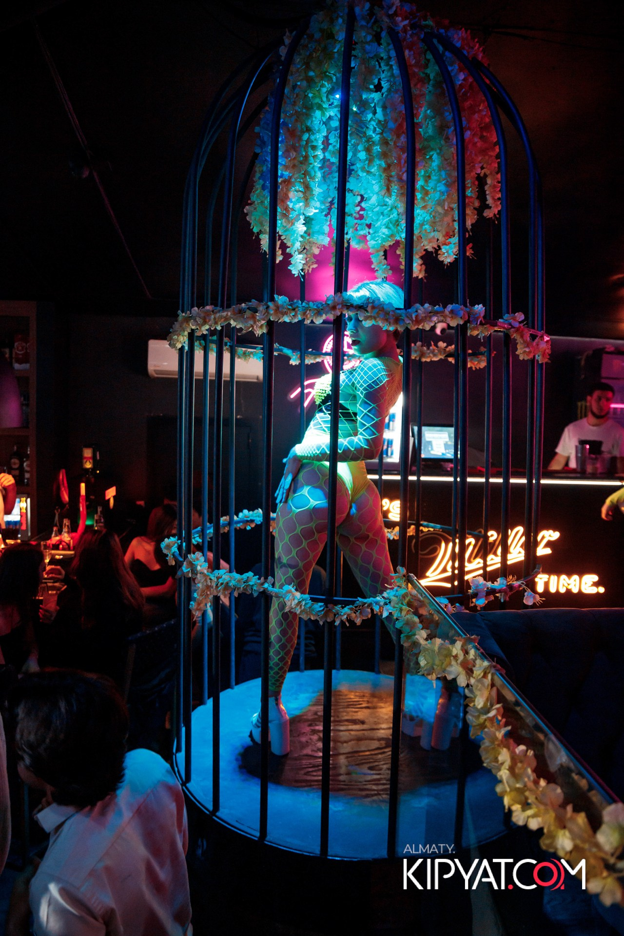 UYAT EMES BAR. КИПЯТКОМ АЛМАТЫ!