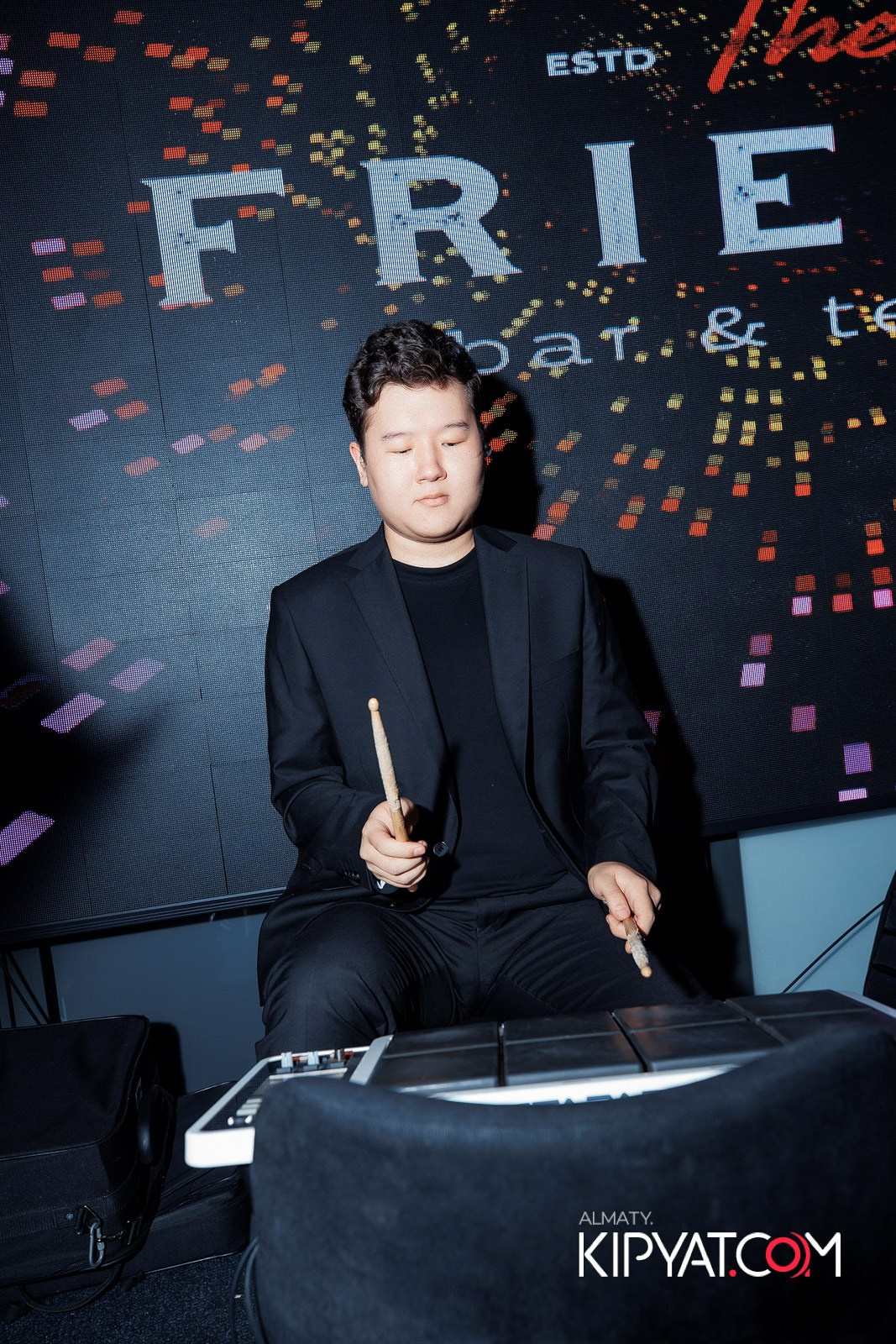 FRIENDS BAR & TERRACE. КИПЯТКОМ АЛМАТЫ! Фотосъемка мероприятий в Алматы