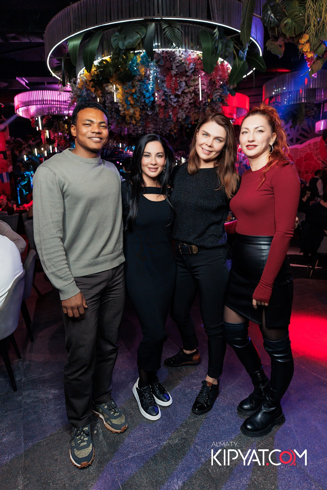 FRIENDS BAR & TERRACE. КИПЯТКОМ АЛМАТЫ!