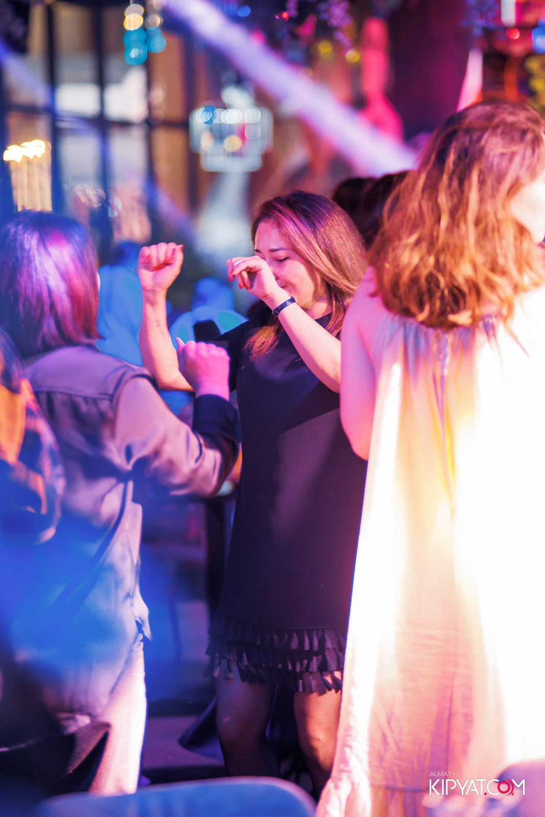 FRIENDS BAR & TERRACE. КИПЯТКОМ АЛМАТЫ!