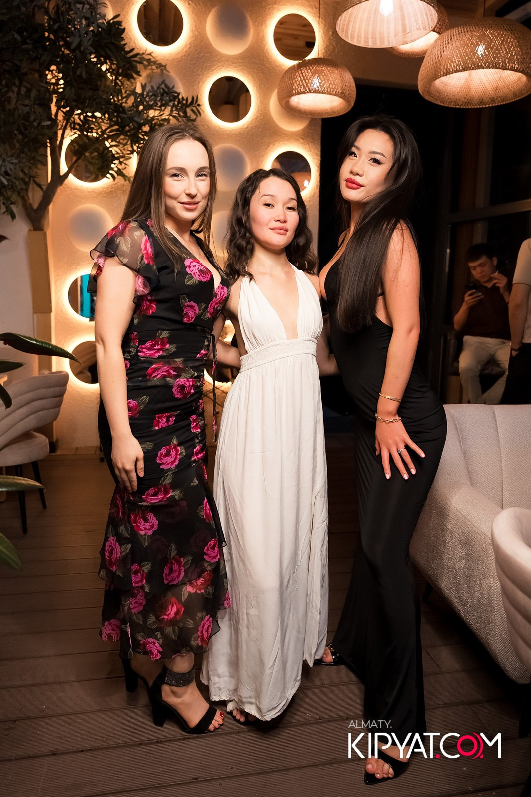 MOOD KARAOKE & TERRACE. КИПЯТКОМ АЛМАТЫ!