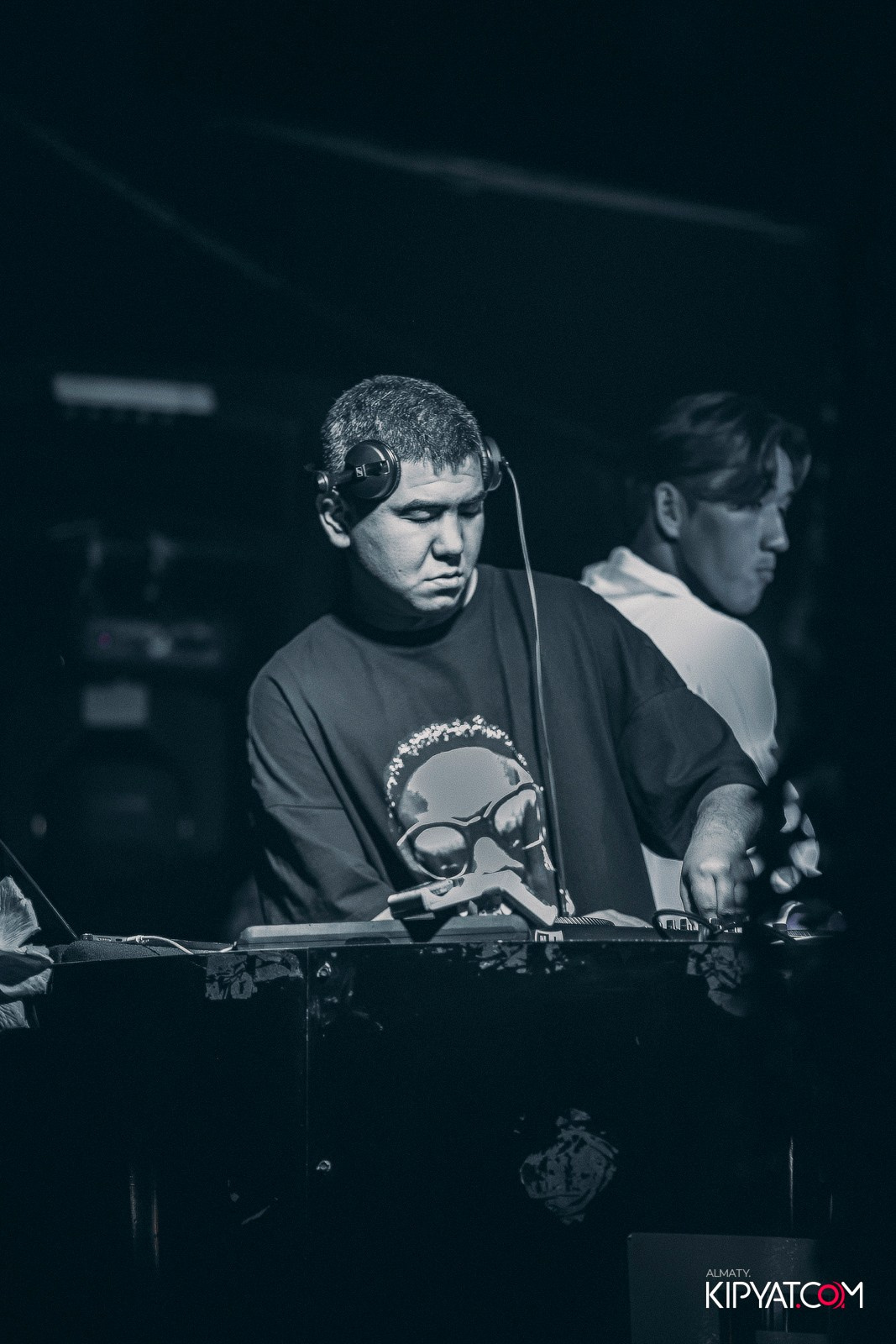 UYAT EMES BAR. КИПЯТКОМ АЛМАТЫ!