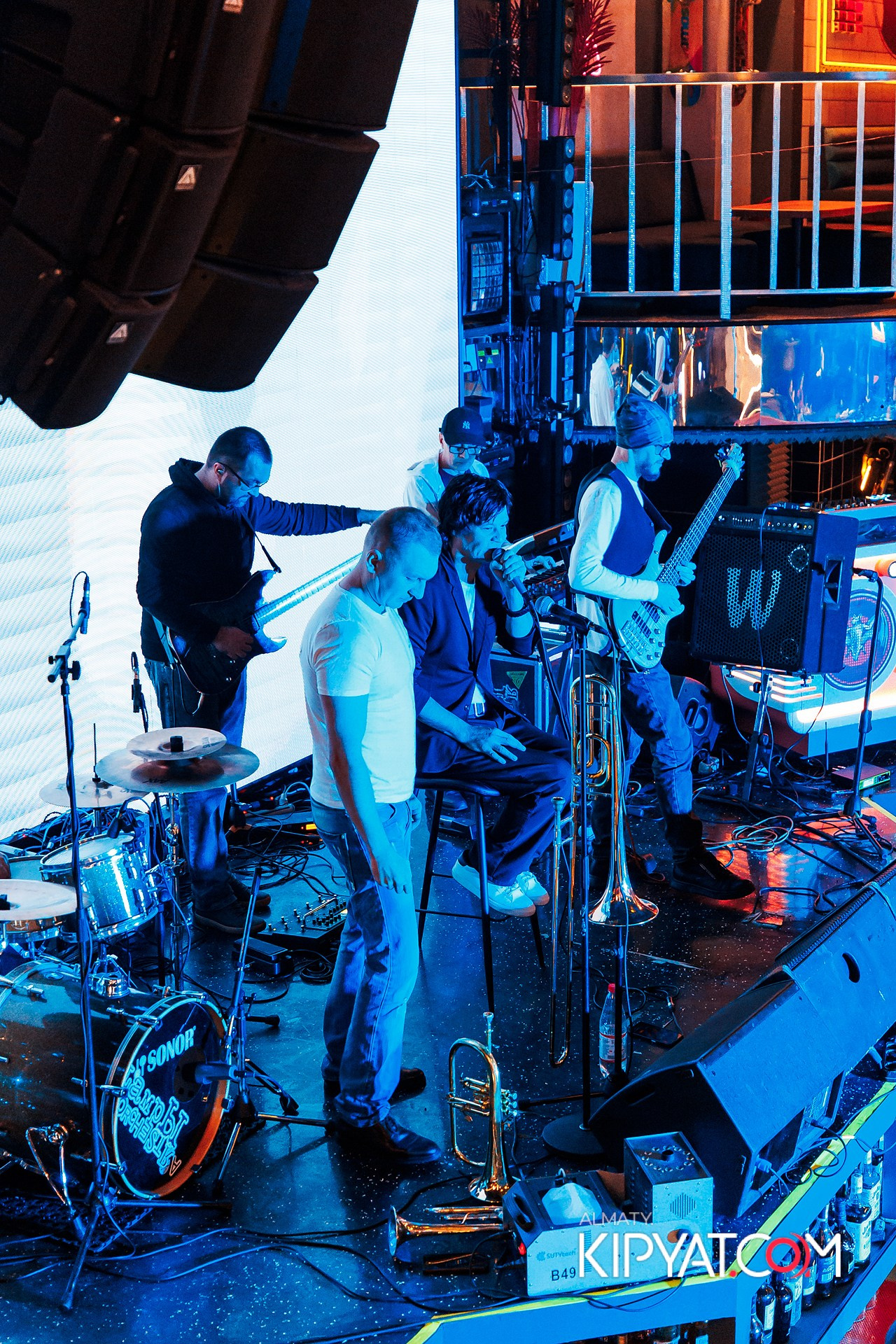 ПРЕЗЕНТАЦИЯ КНИГИ ВИКТОРА ЕЛИСЕЕВА. КИПЯТКОМ АЛМАТЫ!