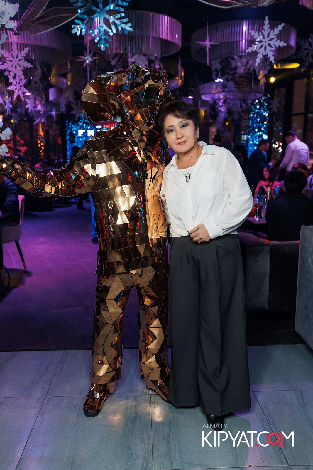 FRIENDS BAR & TERRACE. КИПЯТКОМ АЛМАТЫ!