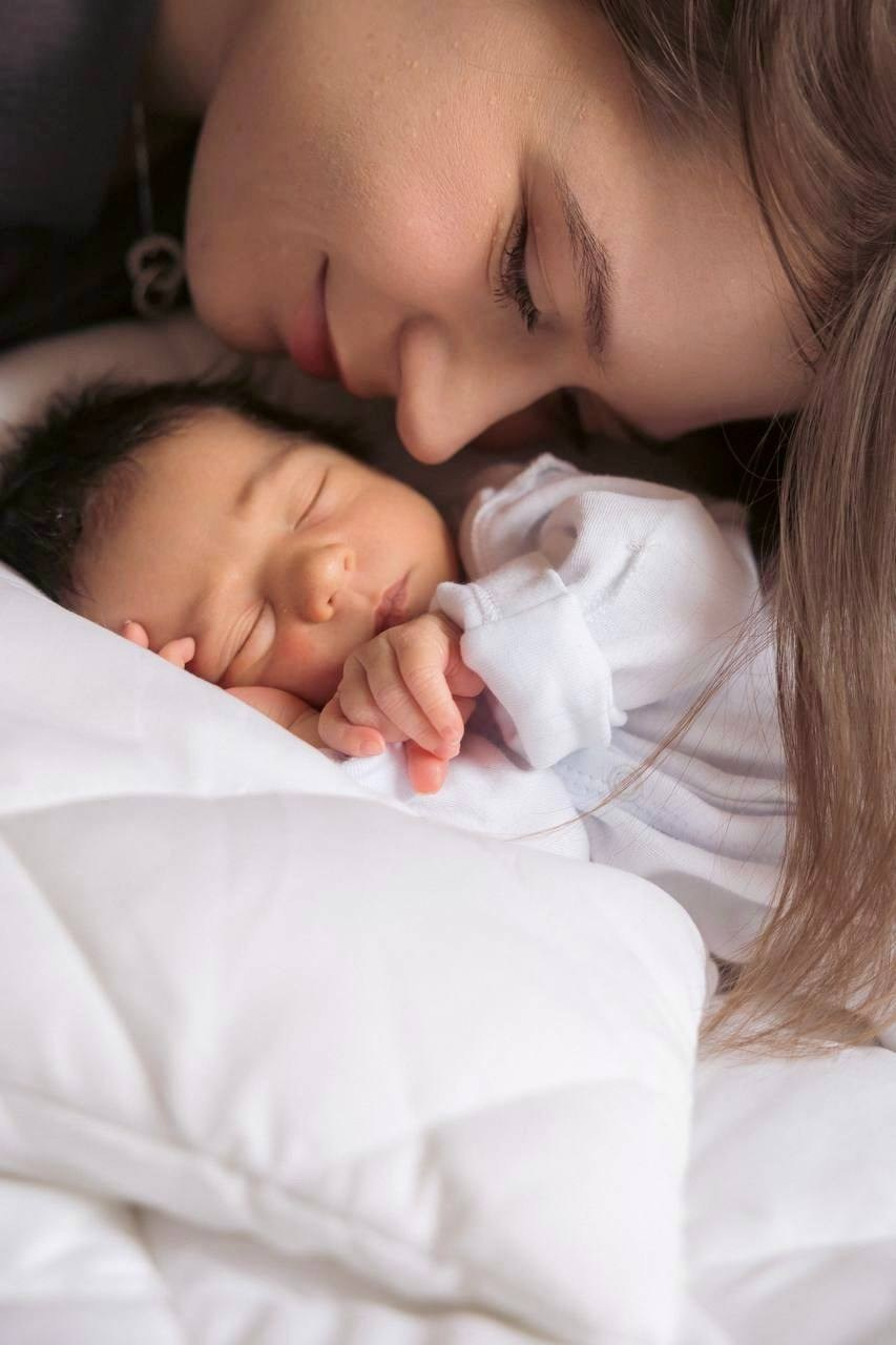 Съемка Fresh — заказать фотосессию новорожденных в первые дни жизни в роддоме или дома. Фотографы на роды в Москве. Фото и видео родов. Фотопроект «Продолжение рода»