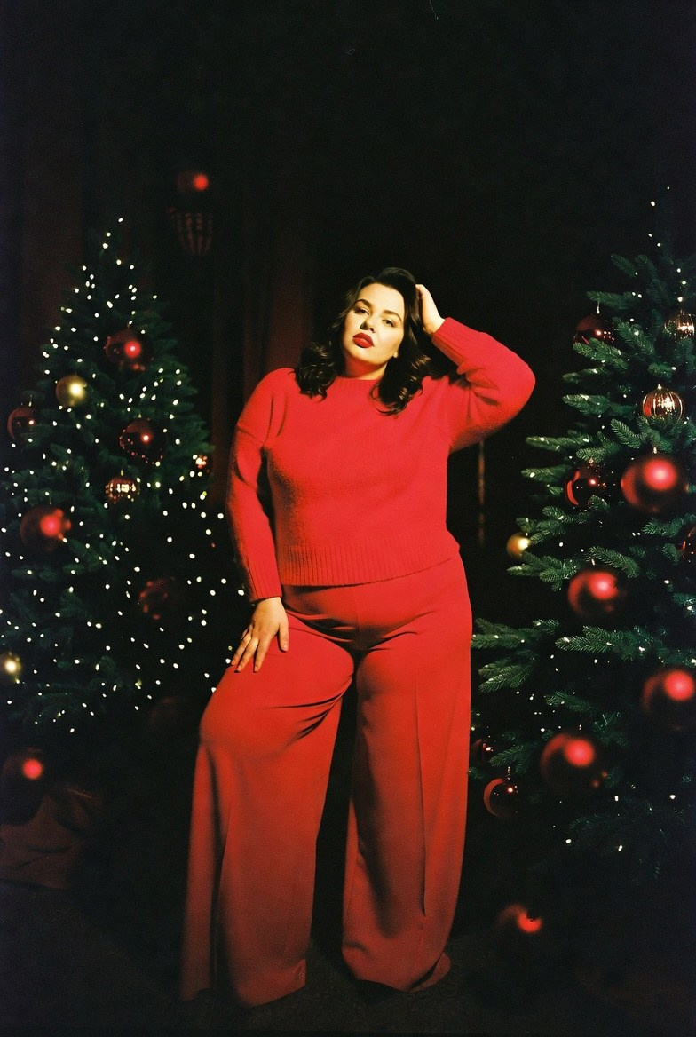 Плюс сайз в красном