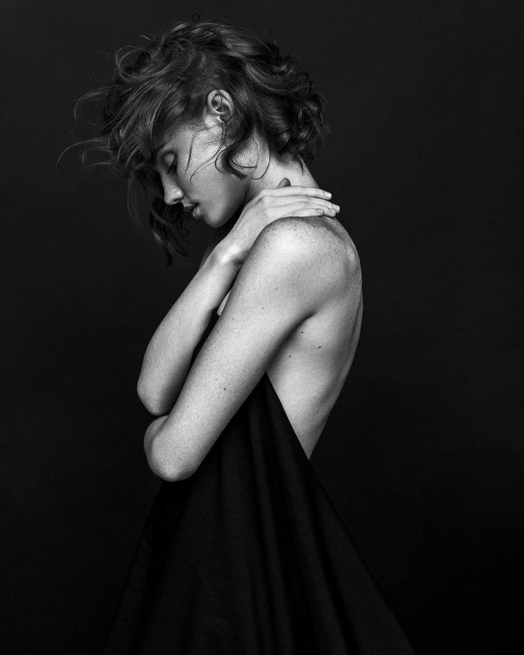 НОВЫЕ СЪЕМКИ В СТУДИИ — ОНА (ПЛАН)