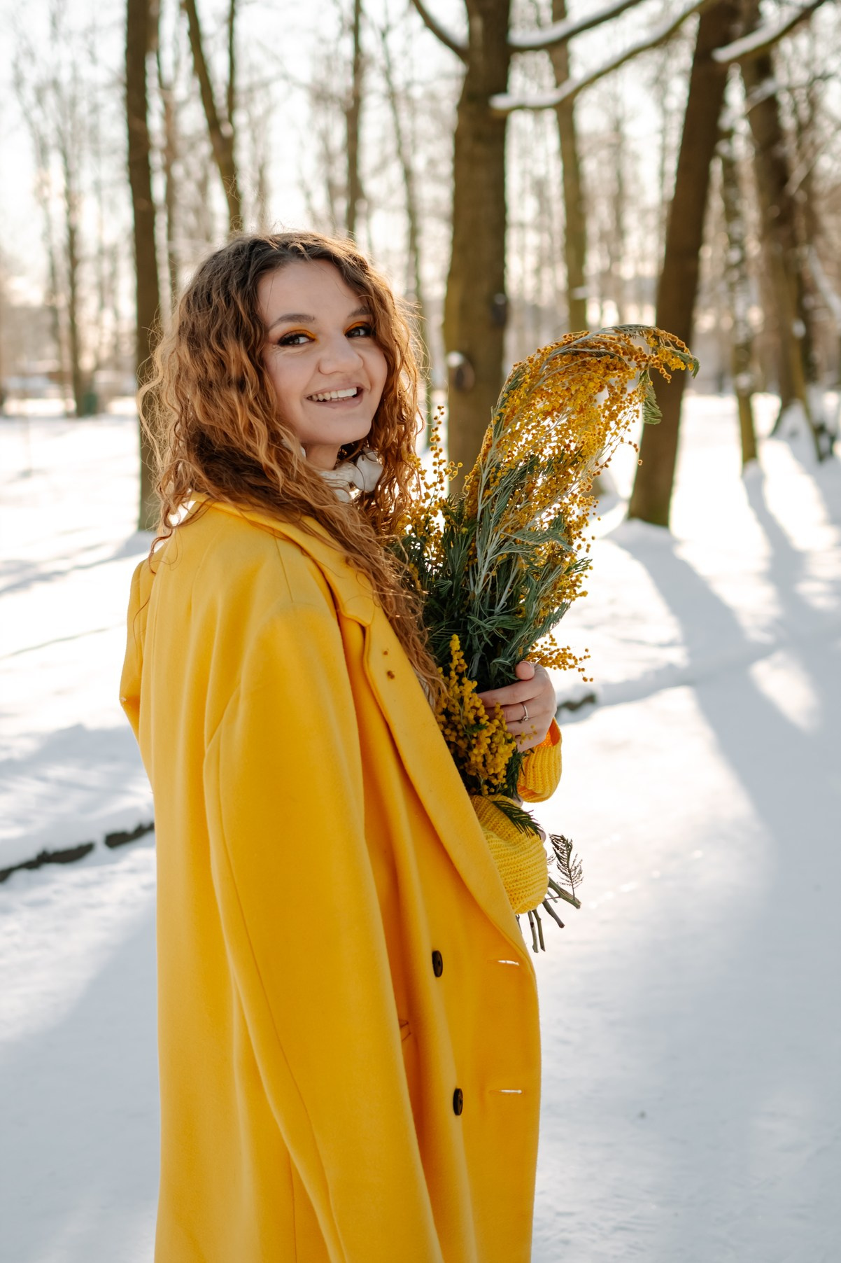 Ева с мимозой. Свадебный и сеейный фотограф в Санкт-Петербурге Елена Худякова