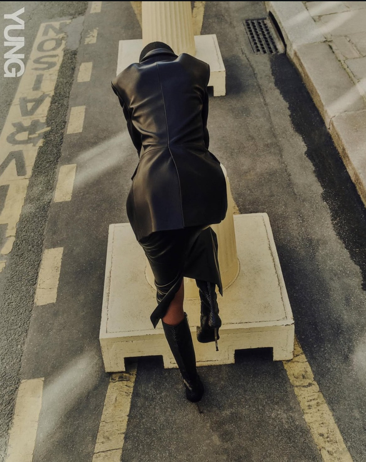 The YUNG magazine. Retoucher