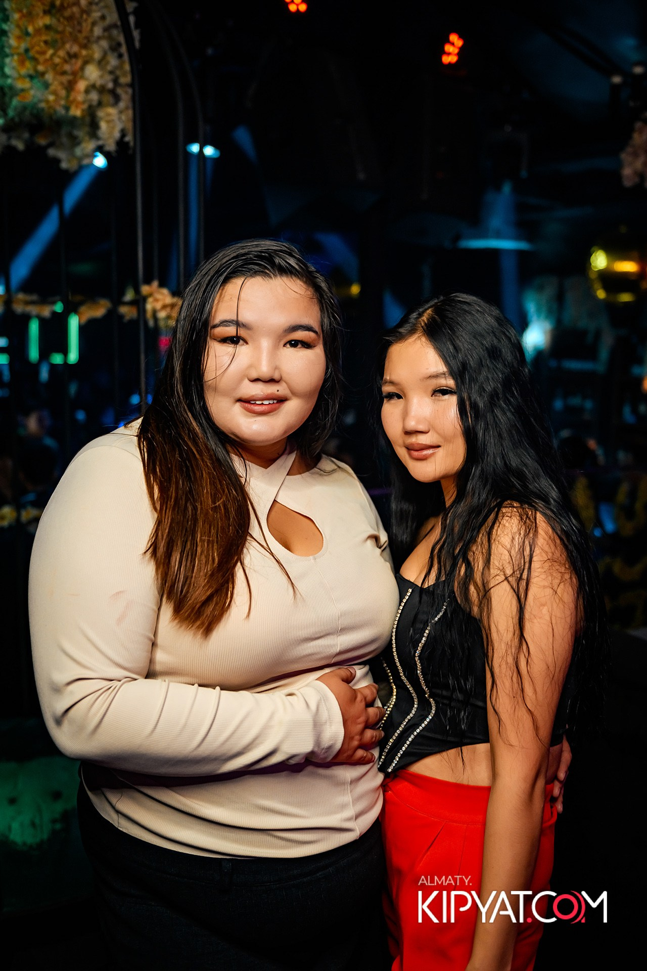 UYAT EMES BAR. КИПЯТКОМ АЛМАТЫ!