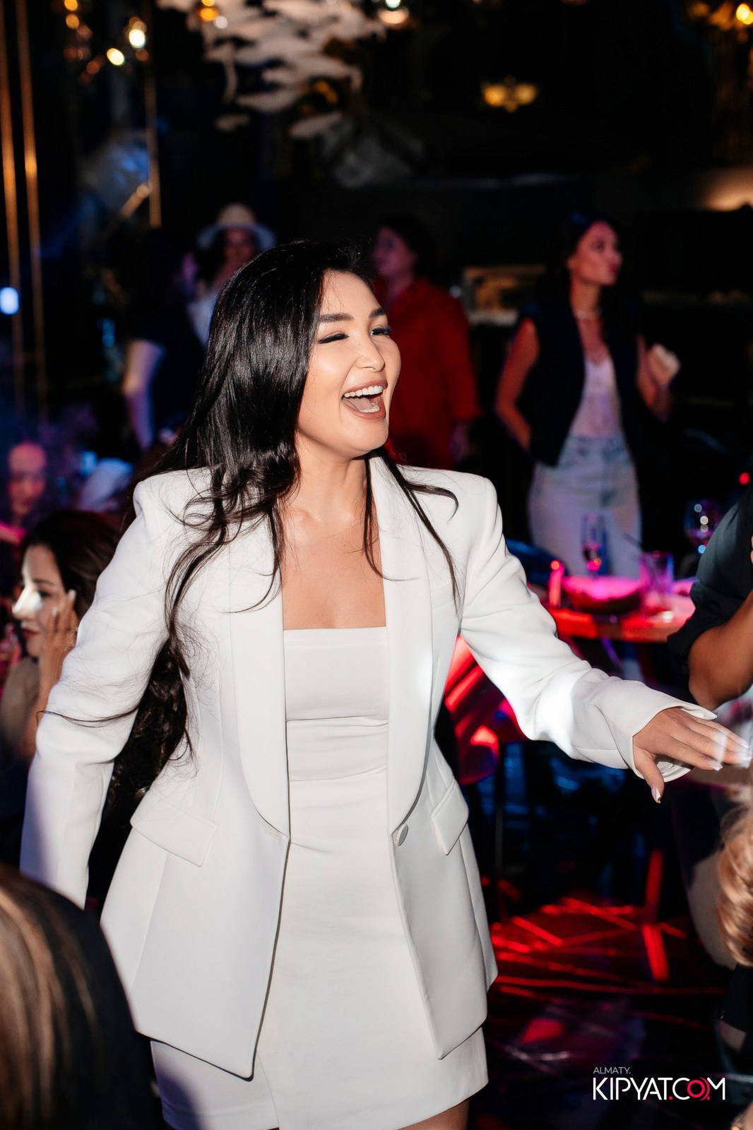 KARAOKE BATTLE В MOOD KARAOKE & TERRACE. КИПЯТКОМ АЛМАТЫ!