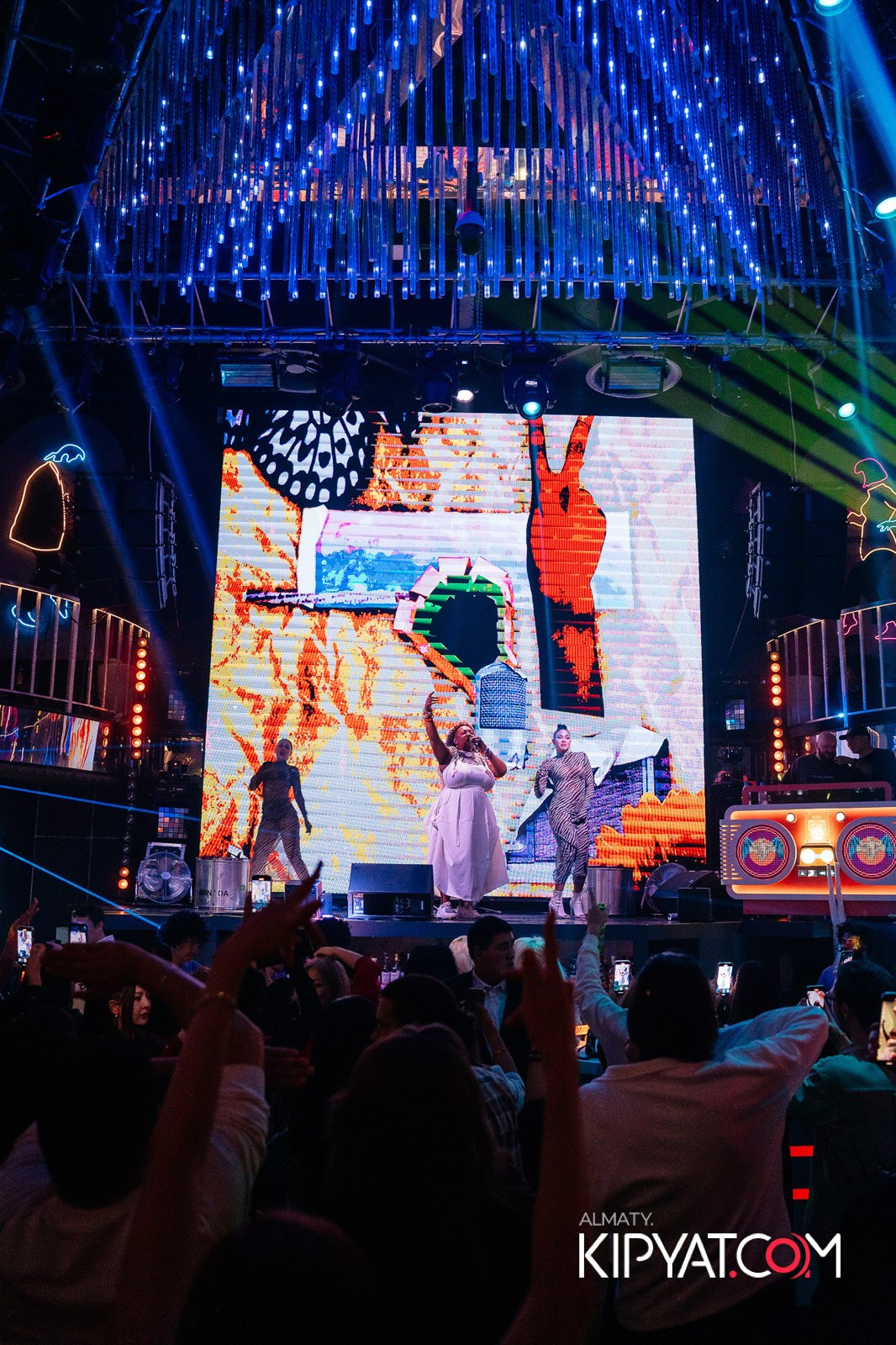 SANTA BARBARA — ВЫСТУПЛЕНИЕ LIZWI. КИПЯТКОМ АЛМАТЫ!