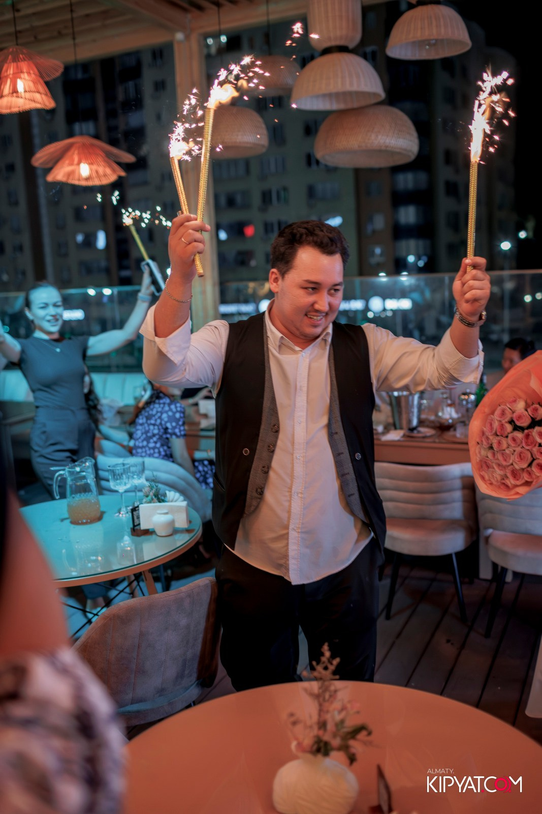 MOOD KARAOKE & TERRACE. КИПЯТКОМ АЛМАТЫ!