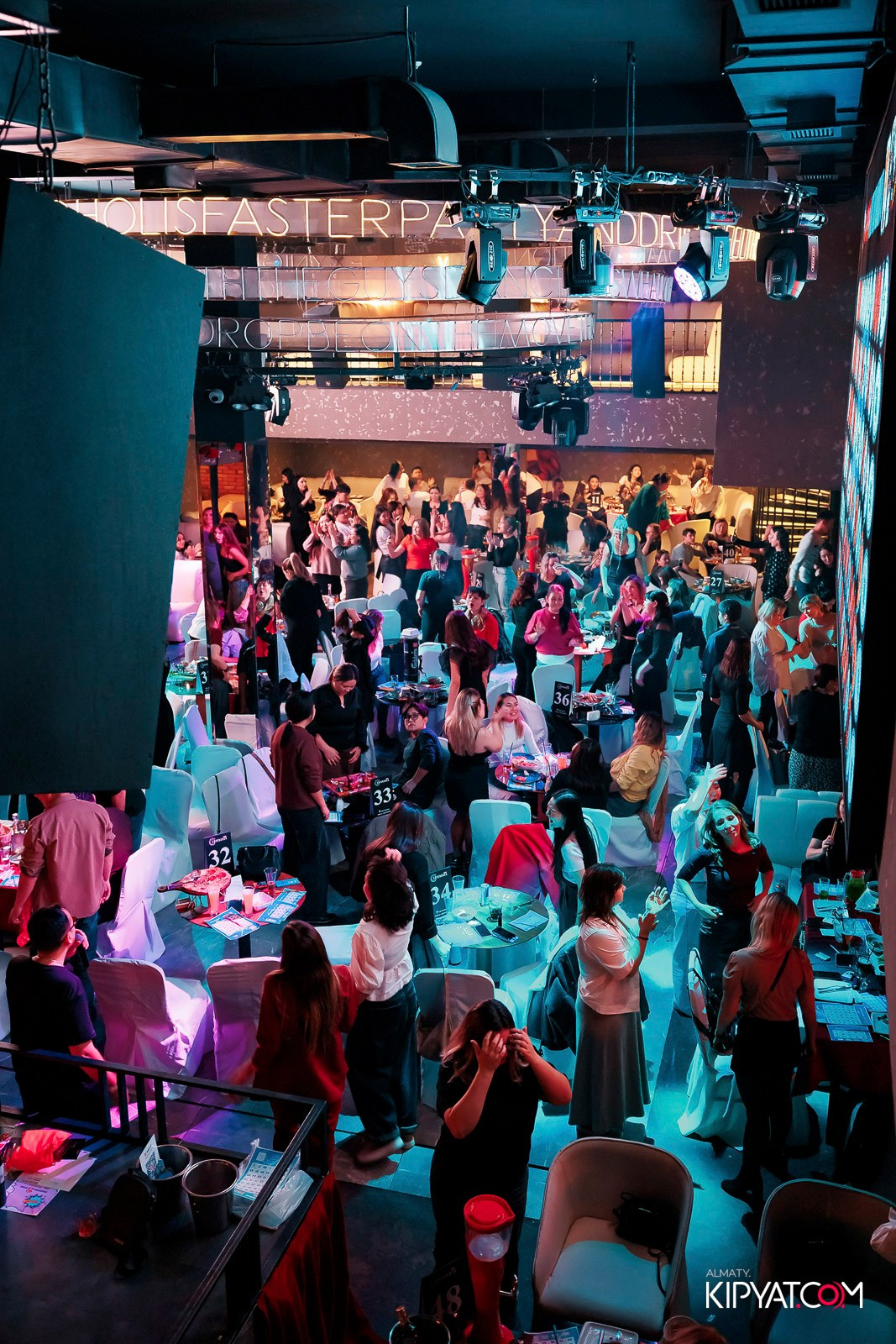 МУЗЫКАЛЬНОЕ ЛОТО В HIT RETRO. КИПЯТКОМ АЛМАТЫ! Фотосъемка мероприятий в Алматы