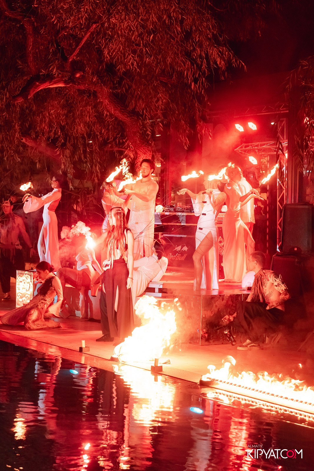 EDEN POOL & BAR. КИПЯТКОМ АЛМАТЫ!