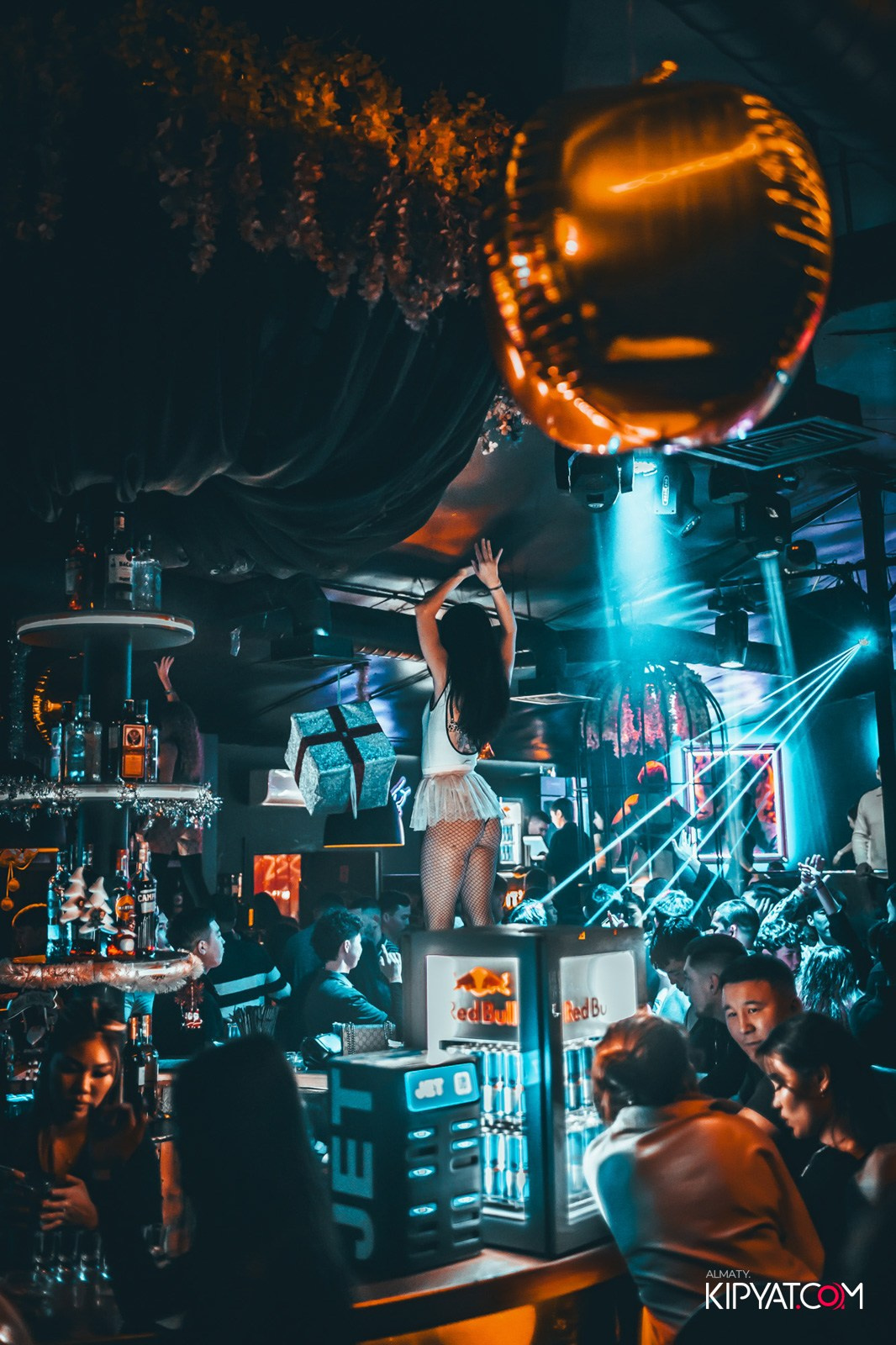 UYAT EMES BAR. КИПЯТКОМ АЛМАТЫ!