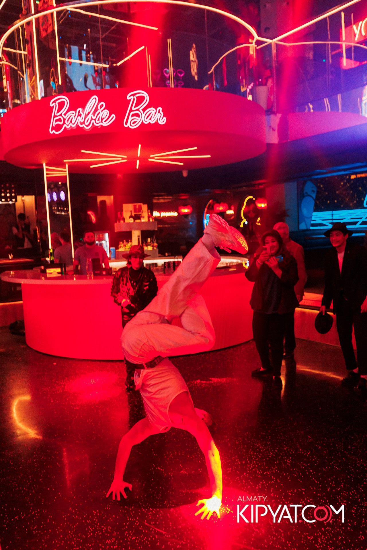 ПРЕЗЕНТАЦИЯ КНИГИ ВИКТОРА ЕЛИСЕЕВА. КИПЯТКОМ АЛМАТЫ!