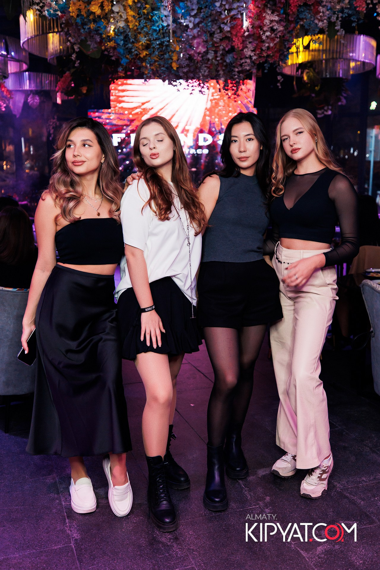 FRIENDS BAR & TERRACE. КИПЯТКОМ АЛМАТЫ! Фотосъемка мероприятий в Алматы