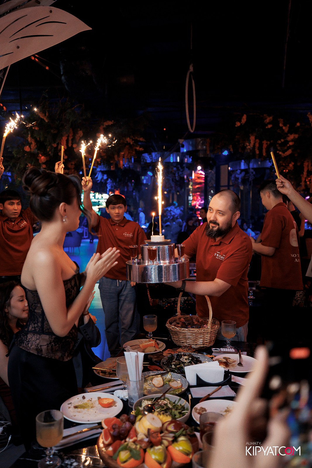 FRIENDS BAR & TERRACE. КИПЯТКОМ АЛМАТЫ!