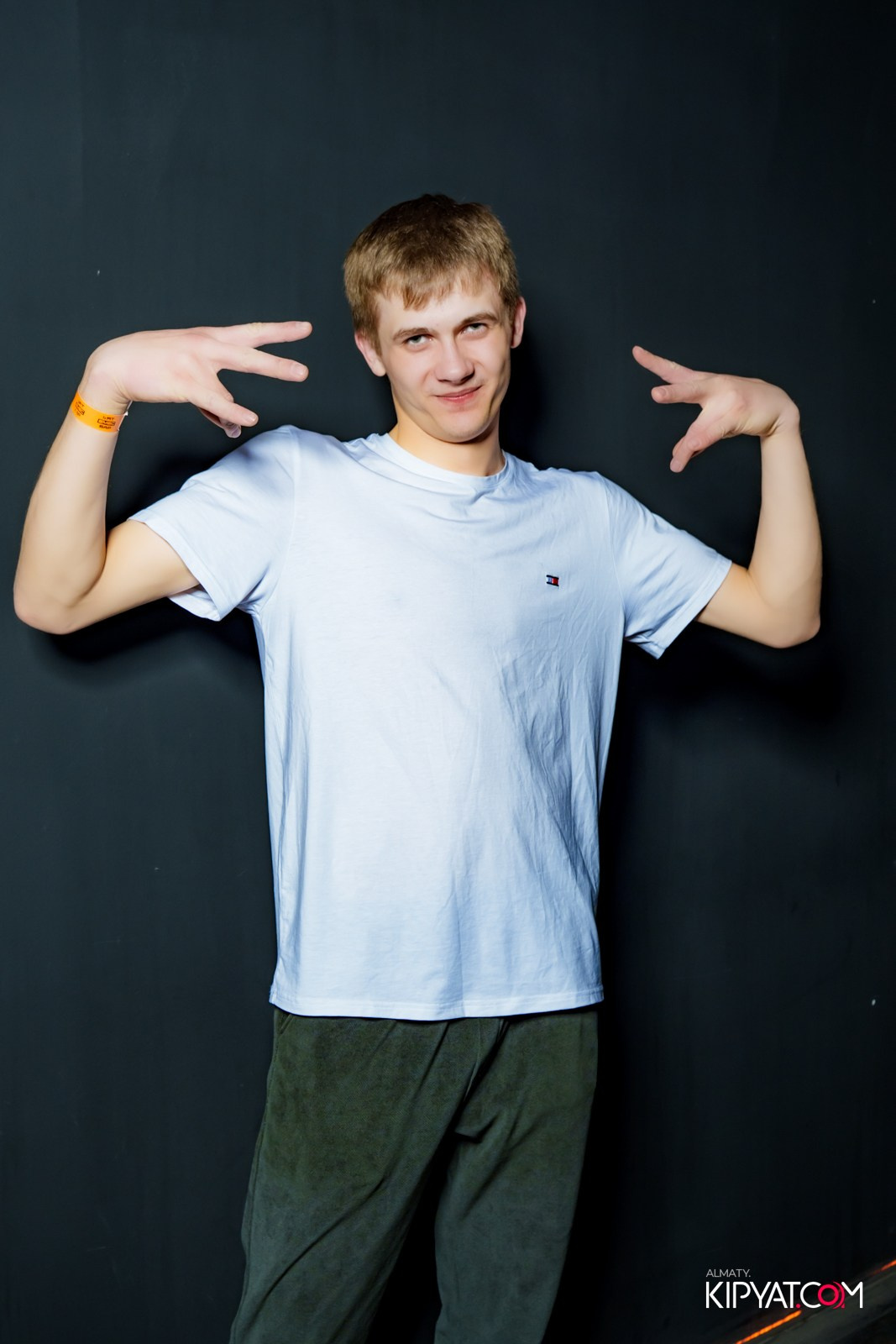 UYAT EMES BAR. КИПЯТКОМ АЛМАТЫ!